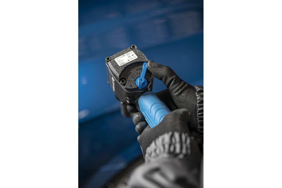 Pneimatiskā trieciena uzgriežņu atslēga, īpaši īsa, 1/2", 680 Nm