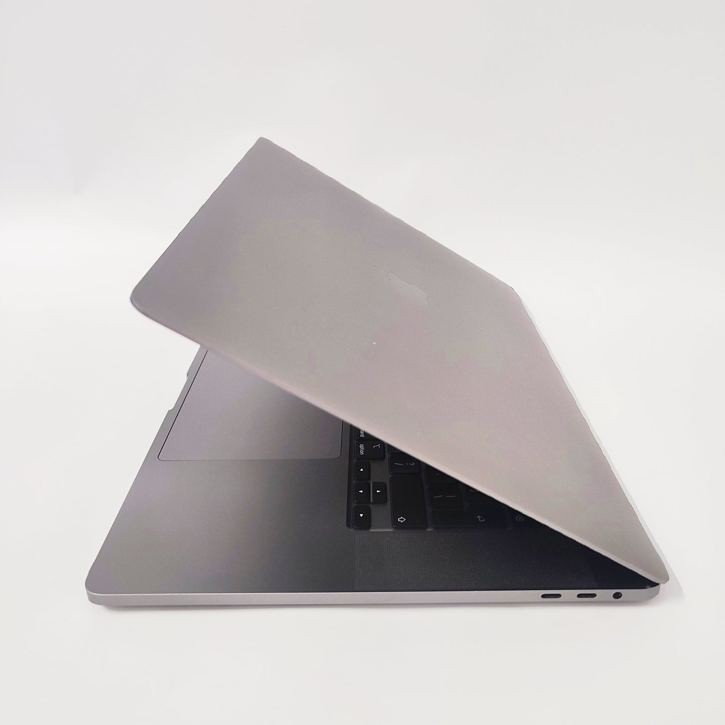 APPLE MacBook Pro A2141 (2019) Космический серый/i9-9980H/16 ГБ/1 ТБ SSD/AMD Radeon Pro 5500M/16″ Retina/ID: 18530