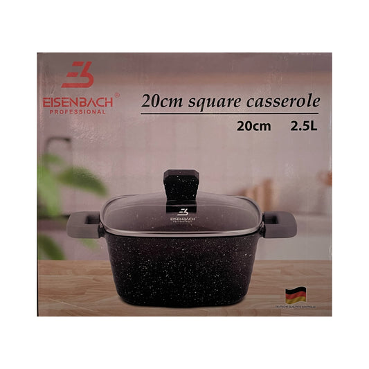 Квадратная кастрюля Eisenbach с крышкой на фоне упаковки