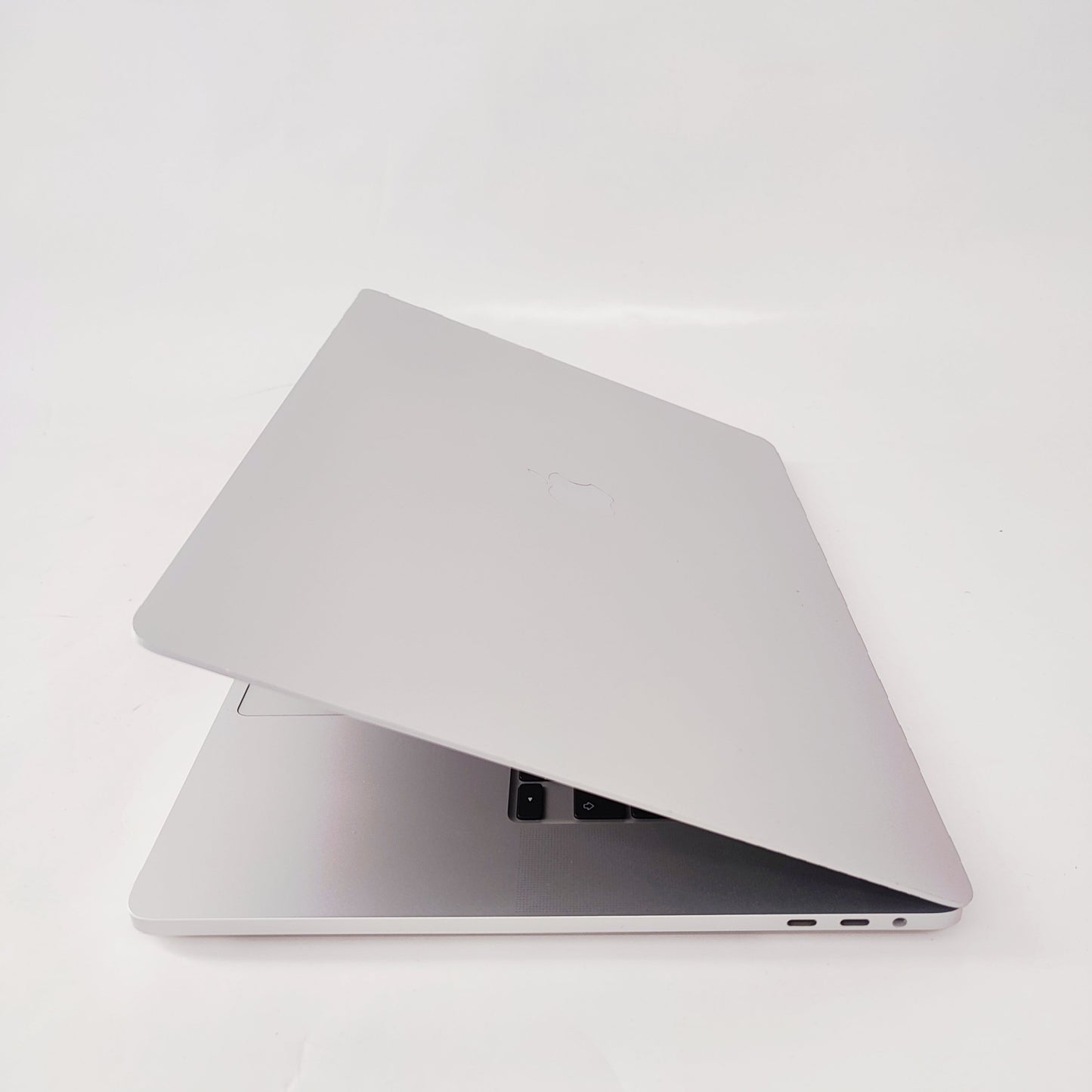 APPLE MacBook Pro A2141 (2019) Серебристый/i7-9750H/16ГБ/500ГБ SSD/AMD Radeon 5300M/16″ Retina/ID: 27780