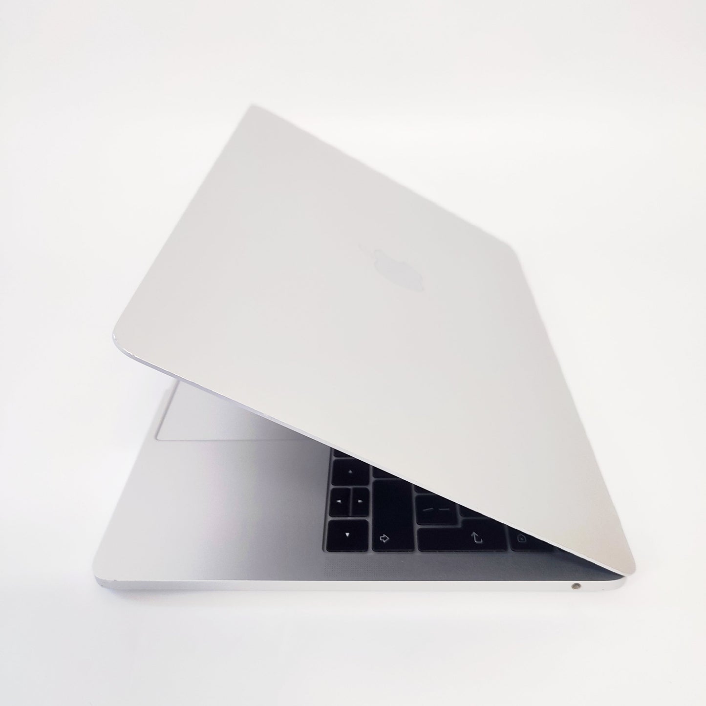 APPLE MacBook Pro A1708 (2016) sudrabs/i5-7360U/8GB/256GB SSD/Intel/13.3″ Retina/ID: 25341