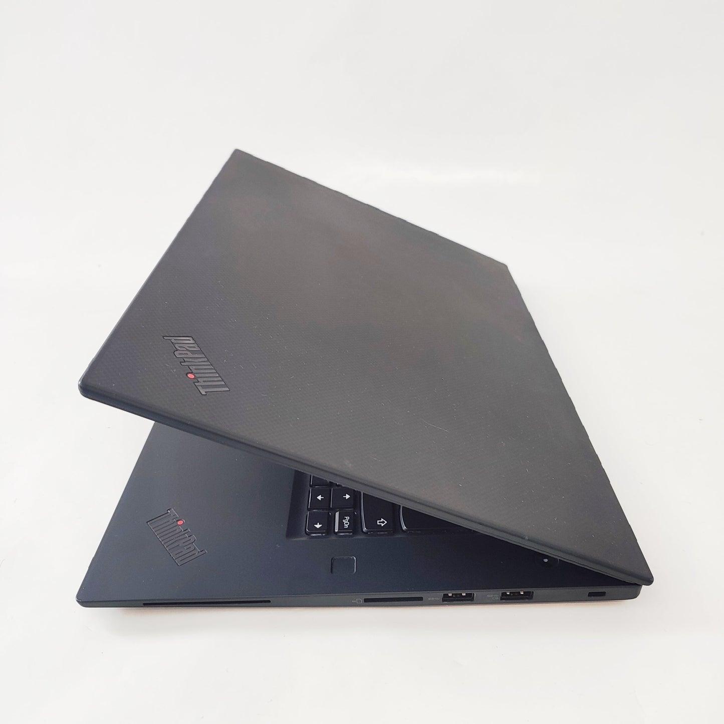 LENOVO ThinkPad P1 Gen2 Touch/i7-9850H/32GB/256GB SSD/Nvidia Quadro T2000/15.6″ UHD 4k/ID: 28774