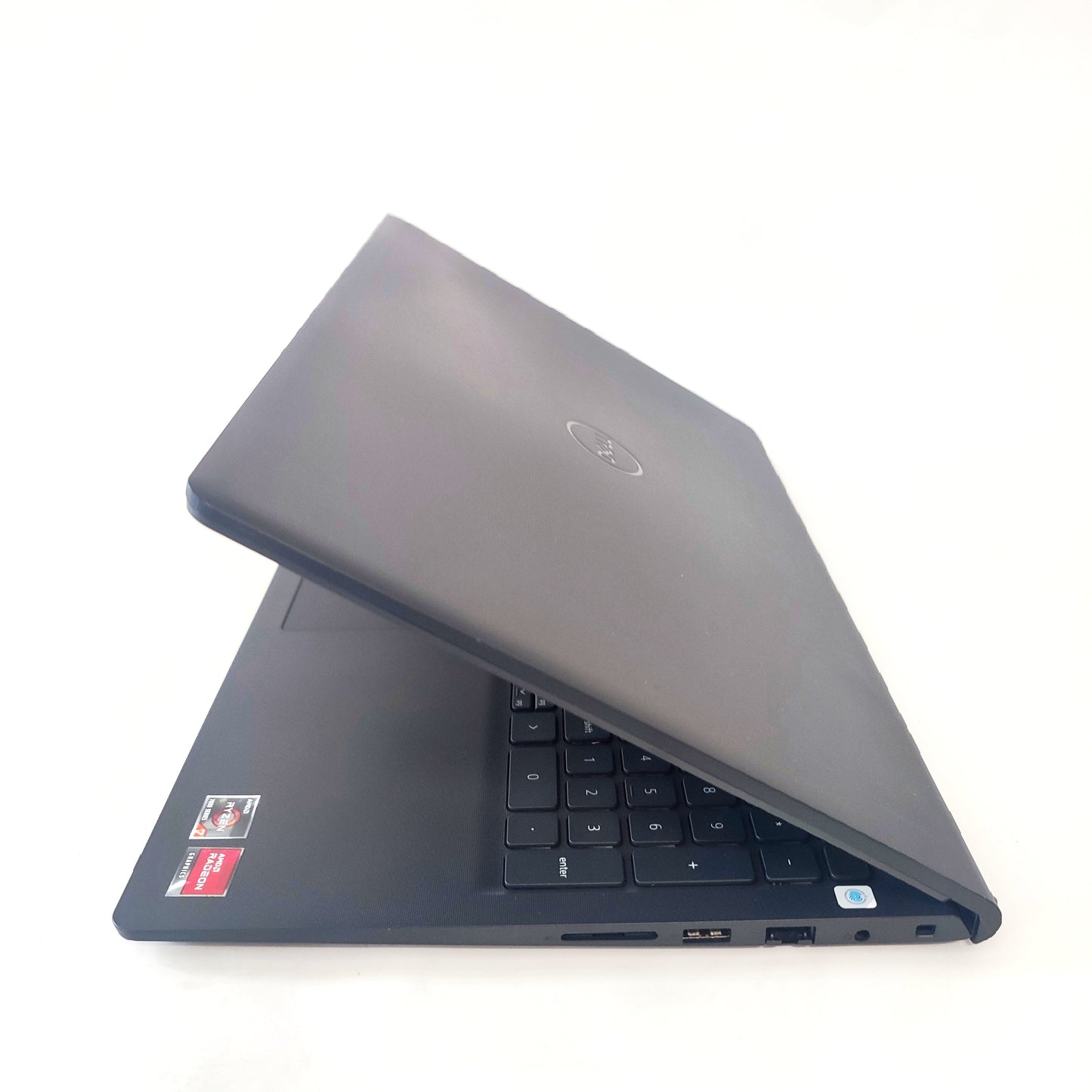 DELL Vostro 15 3535/Ryzen 7-7730/16GB/256GB SSD/AMD/15.6″ FHD/ID: 30110
