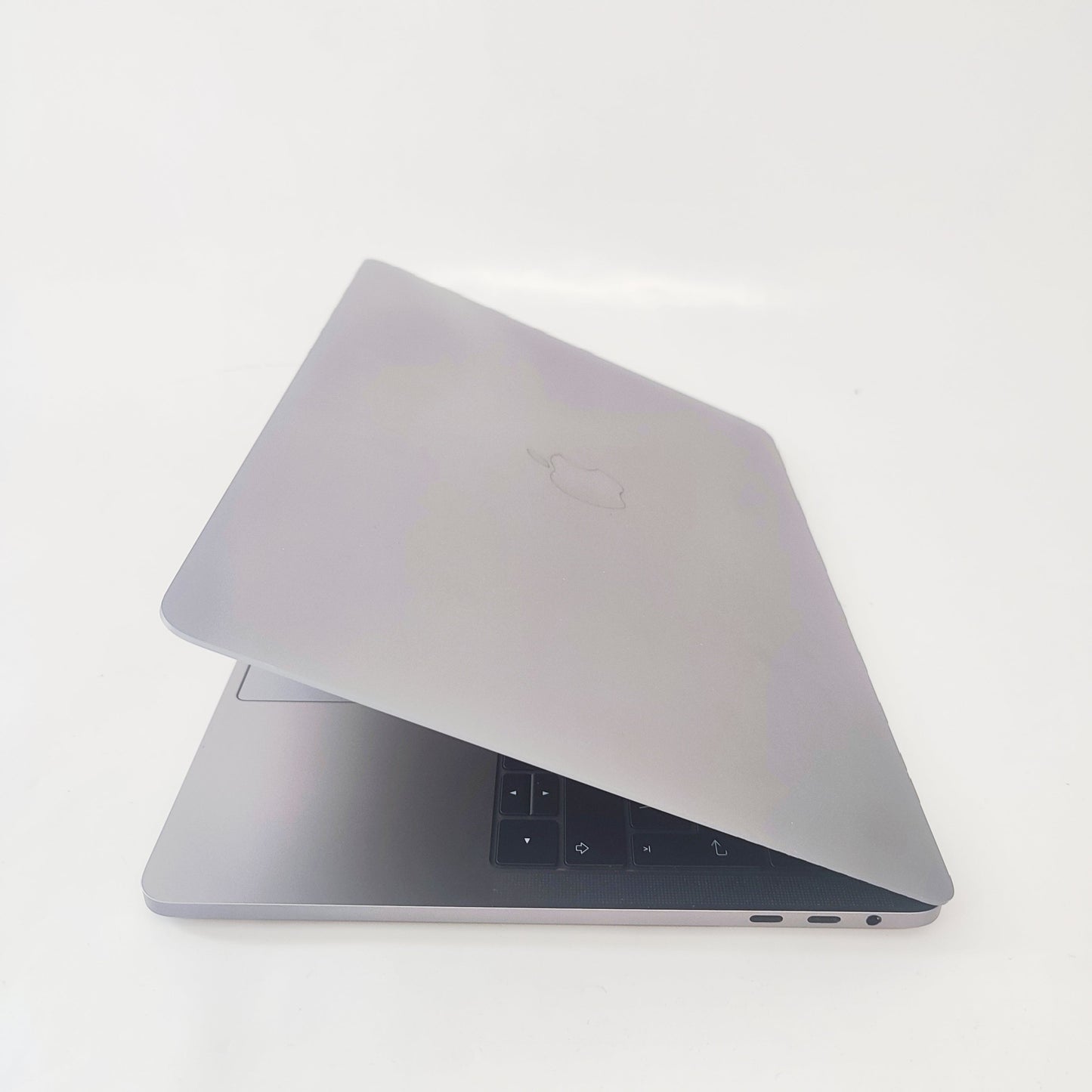 APPLE MacBook Pro A1706 (2016) «Серый космос»/i5-6267U/16 ГБ/256 ГБ SSD/Intel Iris/13,3″ Retina/ID: 28483
