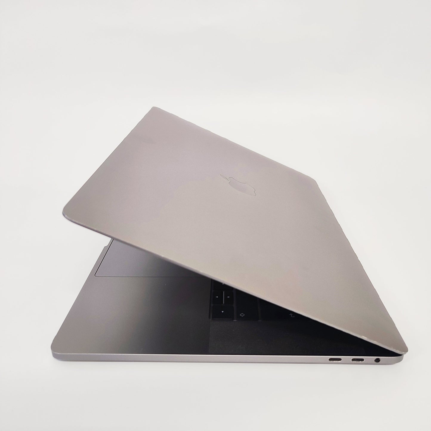 APPLE MacBook Pro A1990 (2019) kosmosa pelēks/i9-9880HK/16GB/500GB SSD/AMD Radeon/15.4'' Retina/ID: 25095