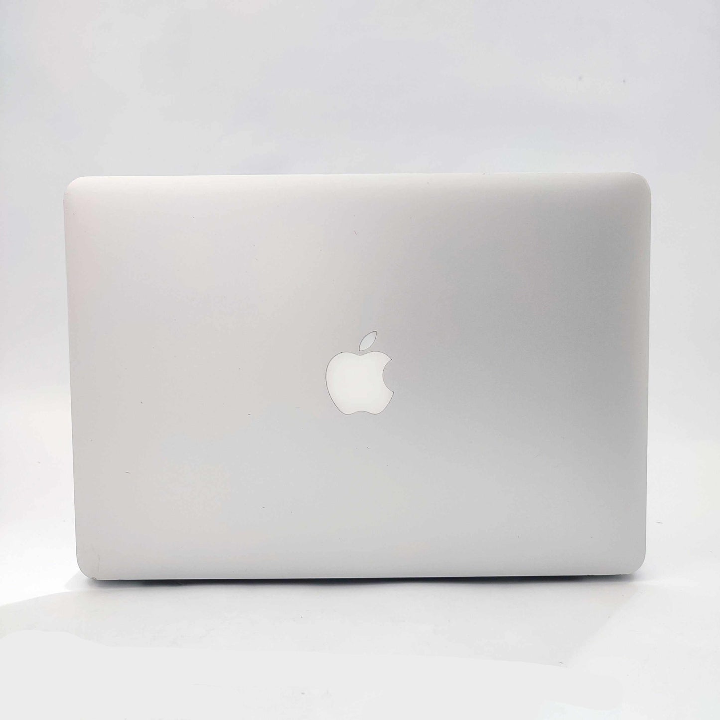 APPLE MacBook Air A1466 (2014)/i7-4650U/8GB/256GB SSD/Intel HD Graphics/13.3″ cietais disks/ID: 25430