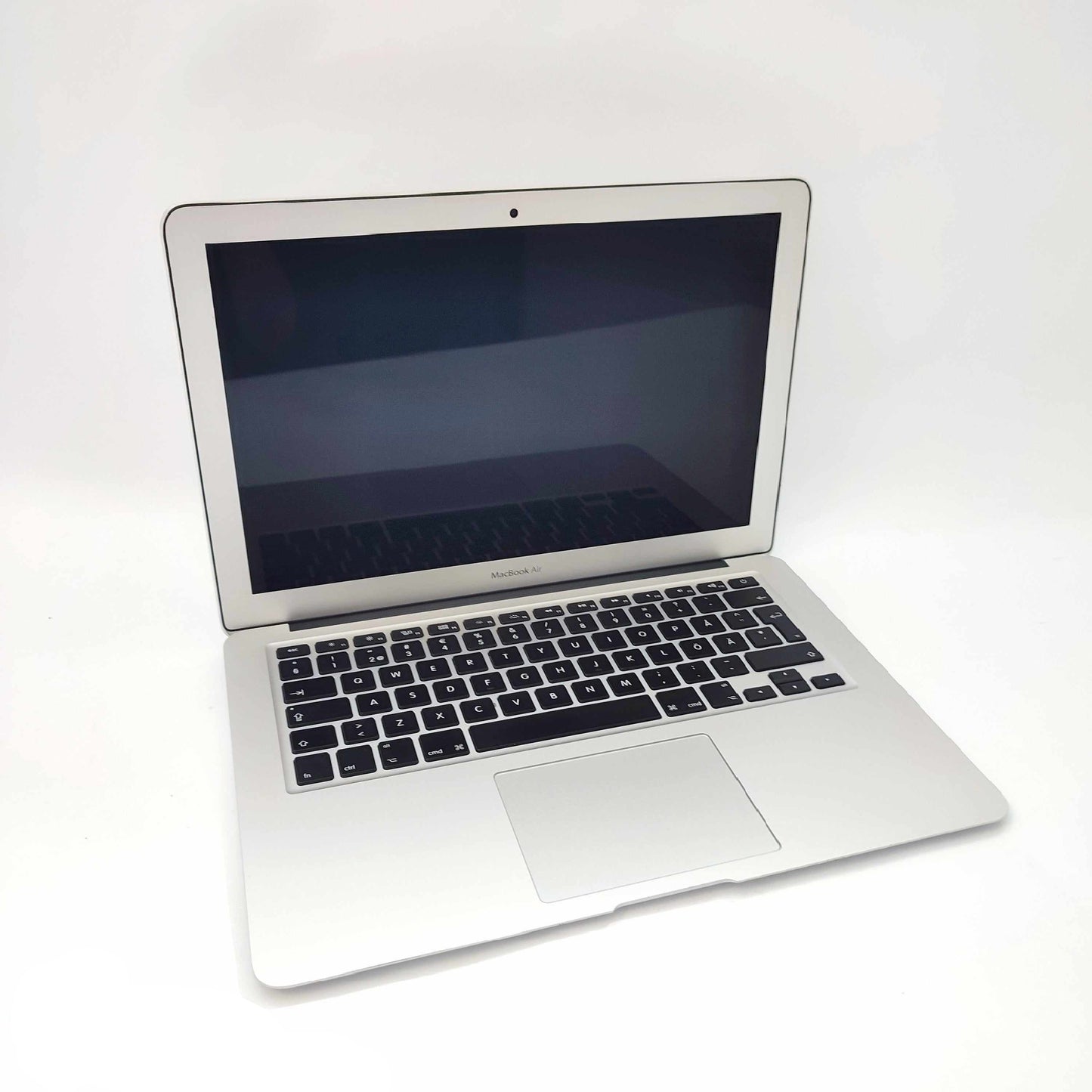 APPLE MacBook Air A1466 (2014)/i7-4650U/8GB/256GB SSD/Intel HD Graphics/13.3″ cietais disks/ID: 25430