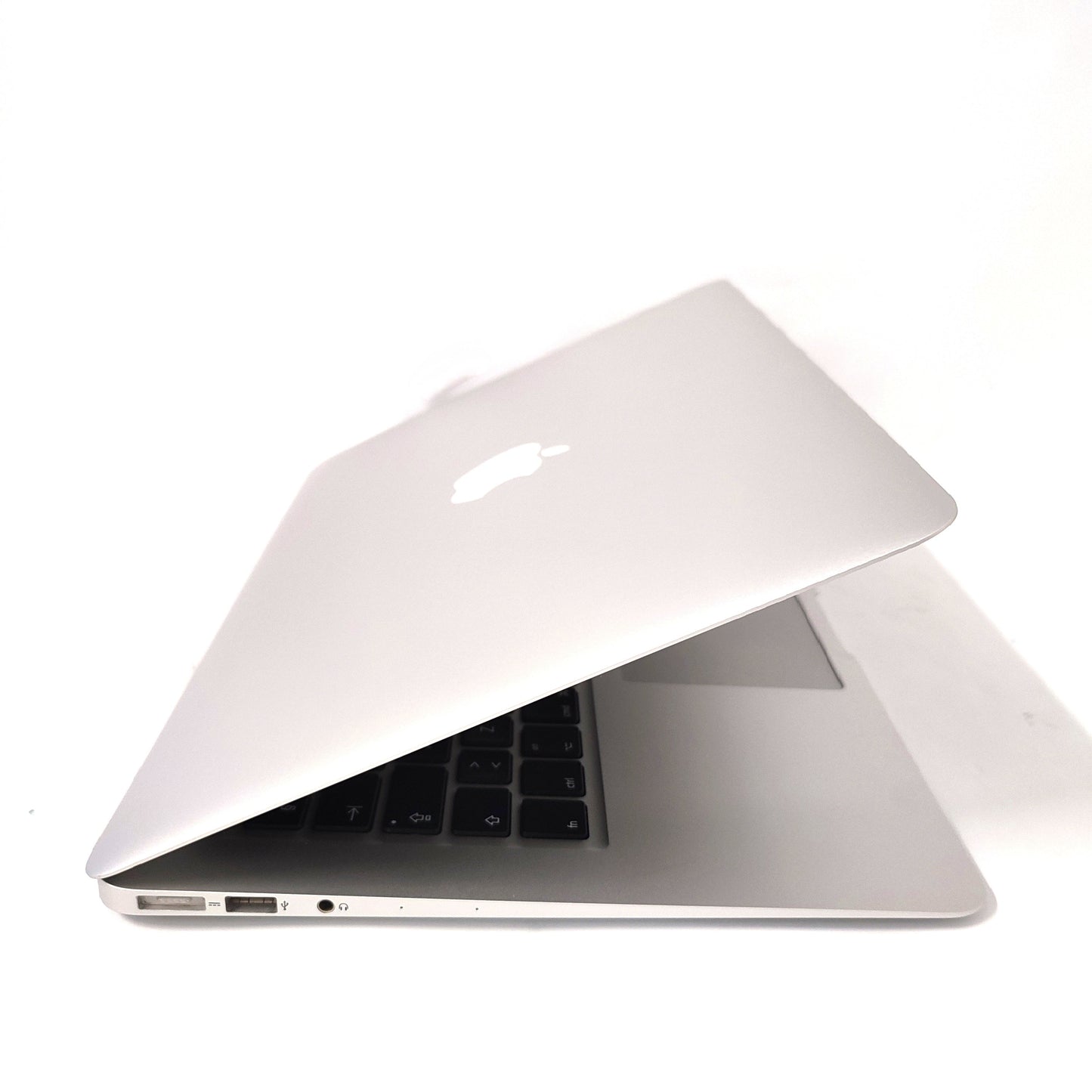 APPLE MacBook Air A1466 (2015)/i5-5250U/4GB/256GB SSD/Intel HD Graphics/13.3″ cietais disks/ID: 16688