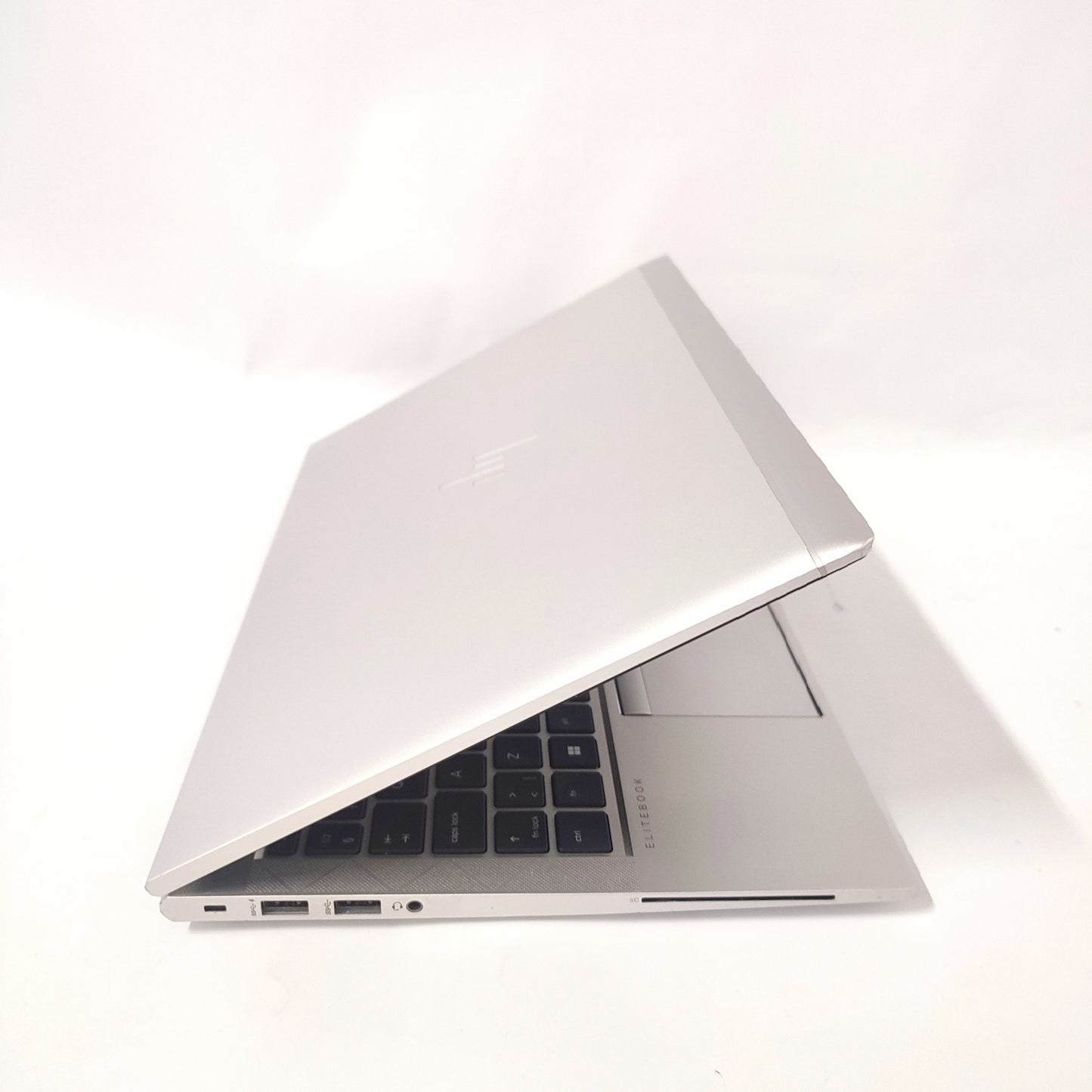 HP EliteBook 845 G8/Ryzen 3-5450U/16GB/256GB SSD/AMD/14″ FHD/ID: 17139