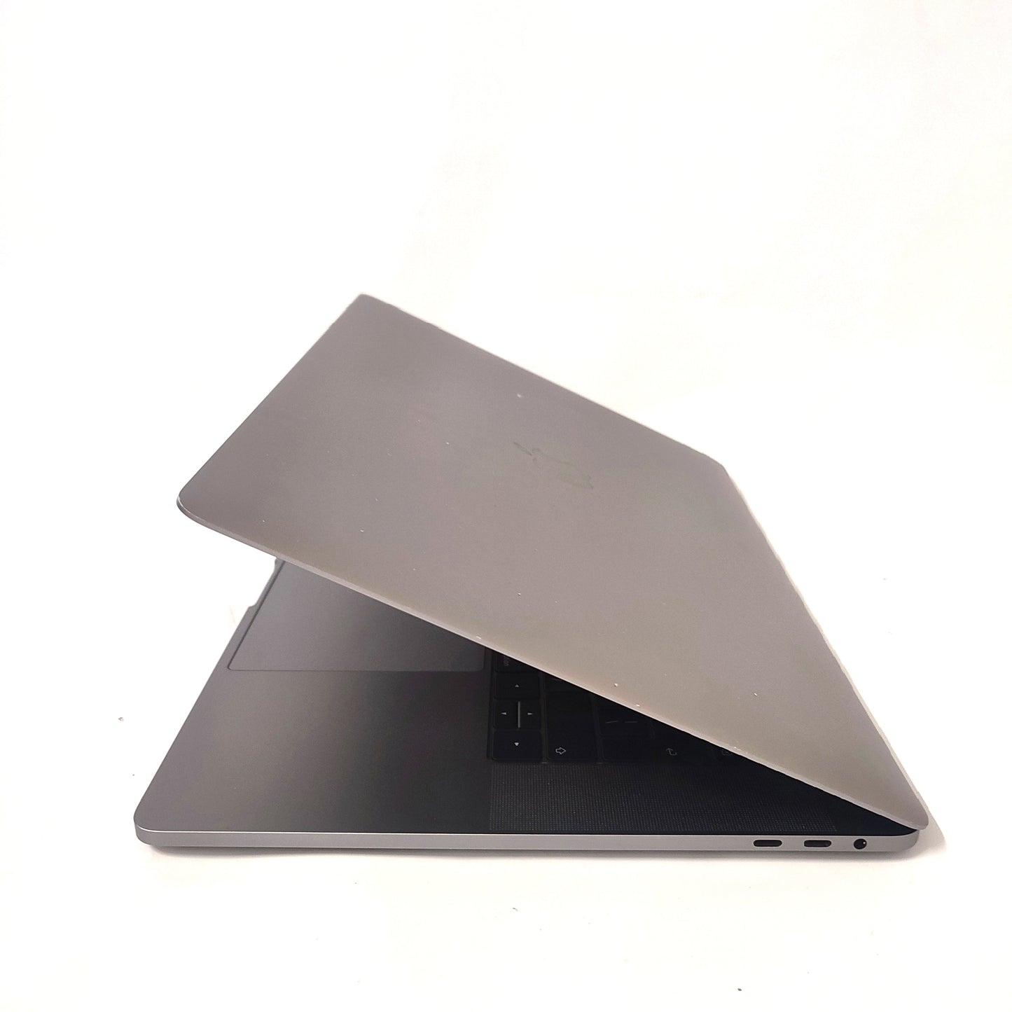 APPLE MacBook Pro A1990 (2018) «серый космос»/i7-8850H/16GB/500GB SSD/AMD/15'' Retina/ID: 17747
