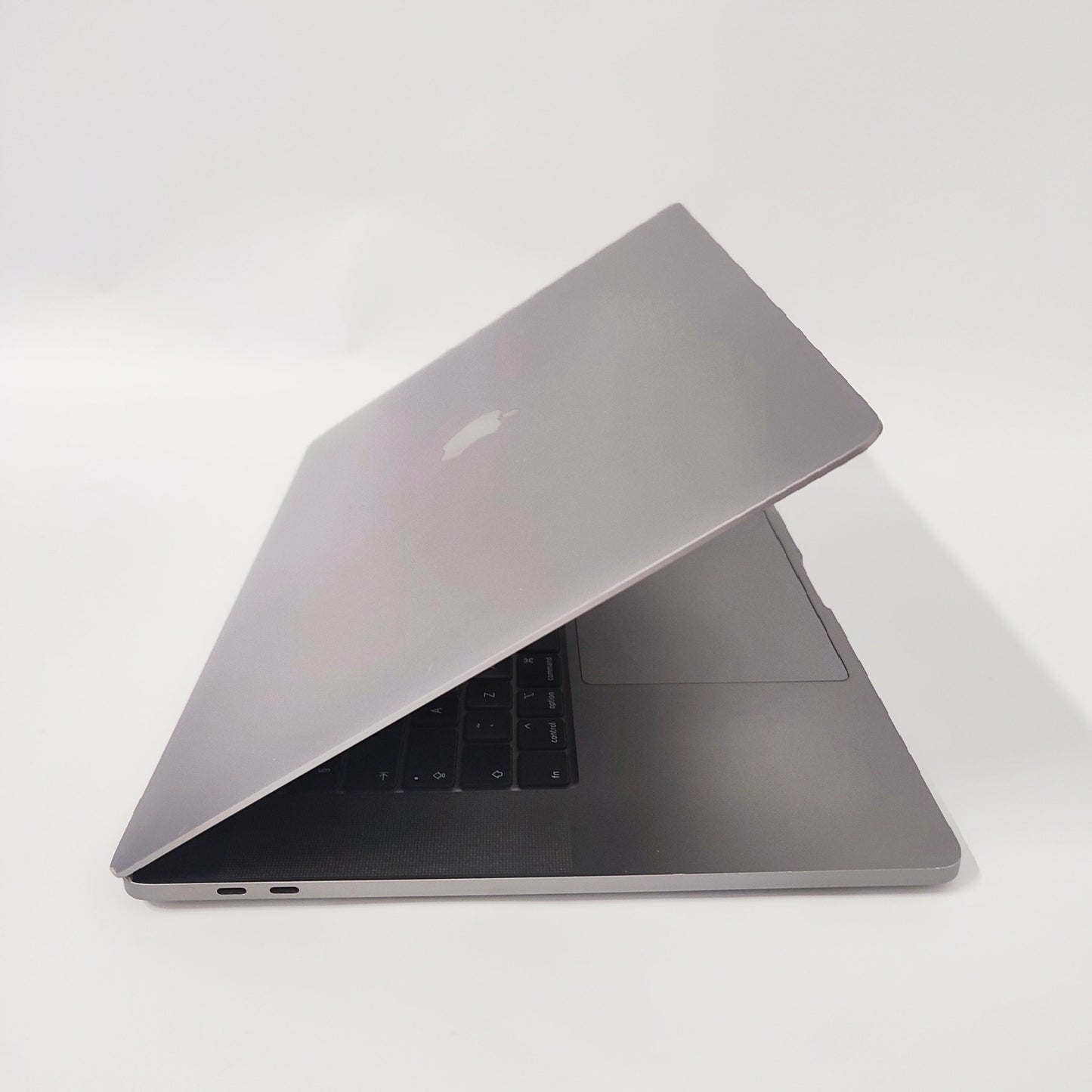 APPLE MacBook Pro A2141 (2019)/i9-9980HK/16GB/500GB SSD/AMD Radeon/15.4″/ID: 23586