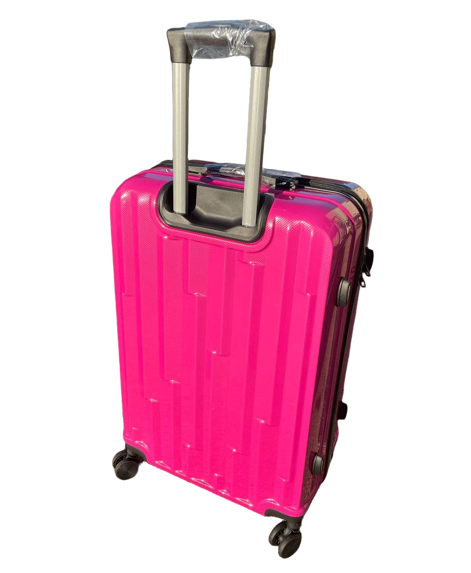 Розовый чемодан с черной ручкой на белом фоне