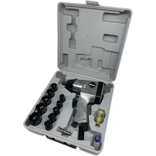 Pneimatisko instrumentu komplekts ar dažādiem stiprinājumiem pelēkā korpusā uz balta fona