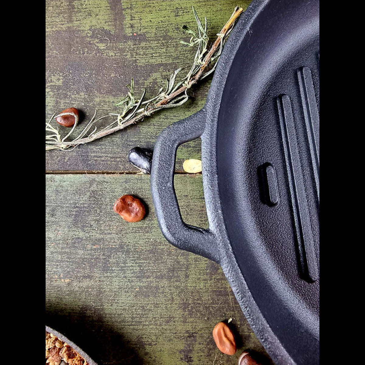 Maysternya cast iron grill pan 24x4 cm with wooden handle (Т308)