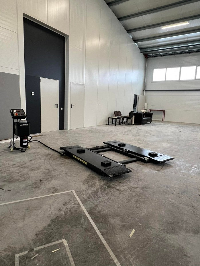 EVO-3000E Scissor Mobile Lift with Automatic Locking