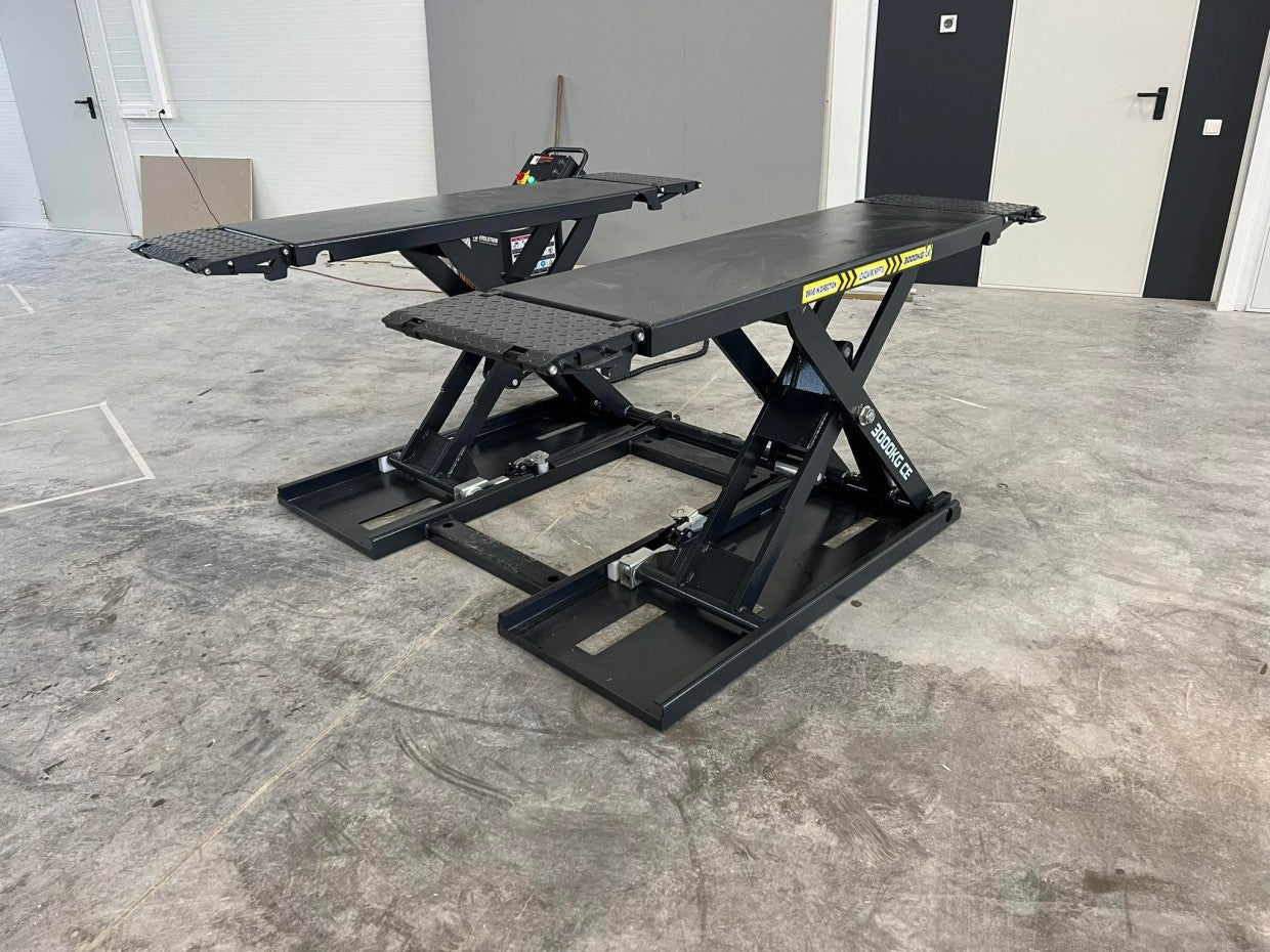 EVO-3000E Scissor Mobile Lift with Automatic Locking