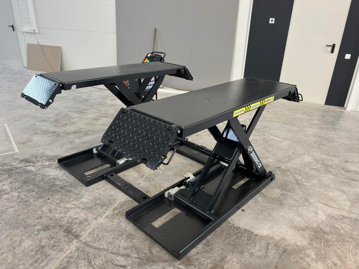 EVO-3000E Scissor Mobile Lift with Automatic Locking