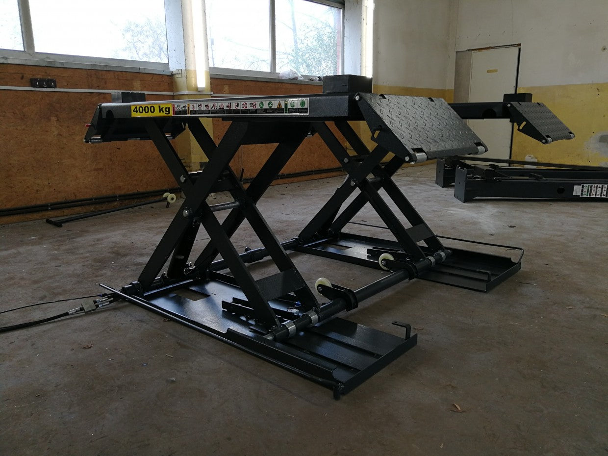 Мобильный ножничный подъемник JH-3500SE с автоматическими фиксаторами.