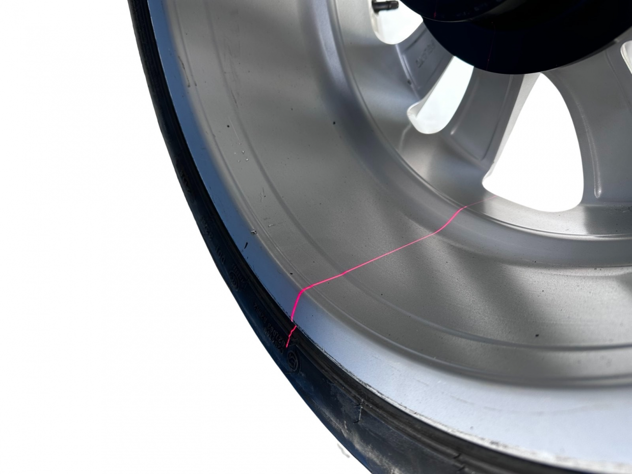 RITEŅU BALANSĒŠANAS MAŠĪNA "LĀZERA/AUTO-APSTĀŠANĀS/LED/LCD" ATB-700