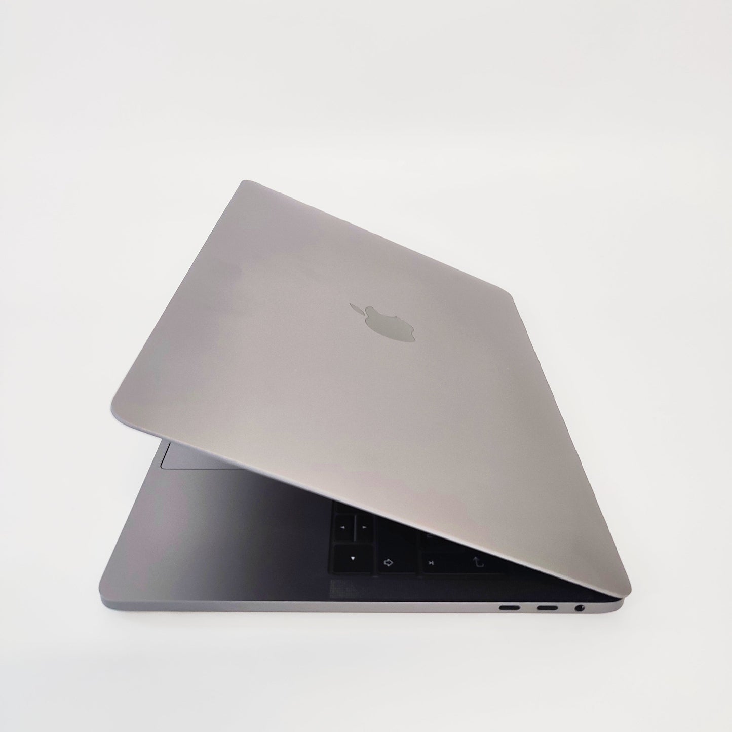 APPLE MacBook Pro A1706 (2017) kosmosa pelēks/i5-7287U/16GB/500GB SSD/Intel HD Graphics/13.3″ Retina/ID: 25129