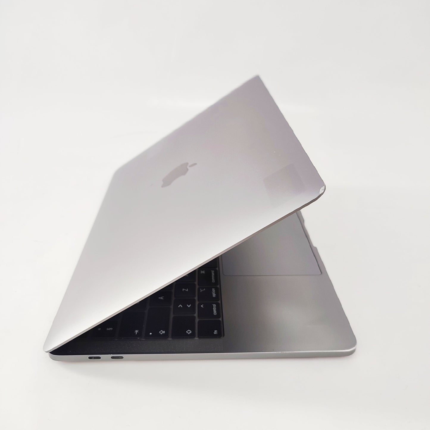 APPLE MacBook Pro A1989 (2018) «Серый космос»/i5-8259U/8 ГБ/256 ГБ SSD/Intel Iris/13,3″ Retina/ID: 27807