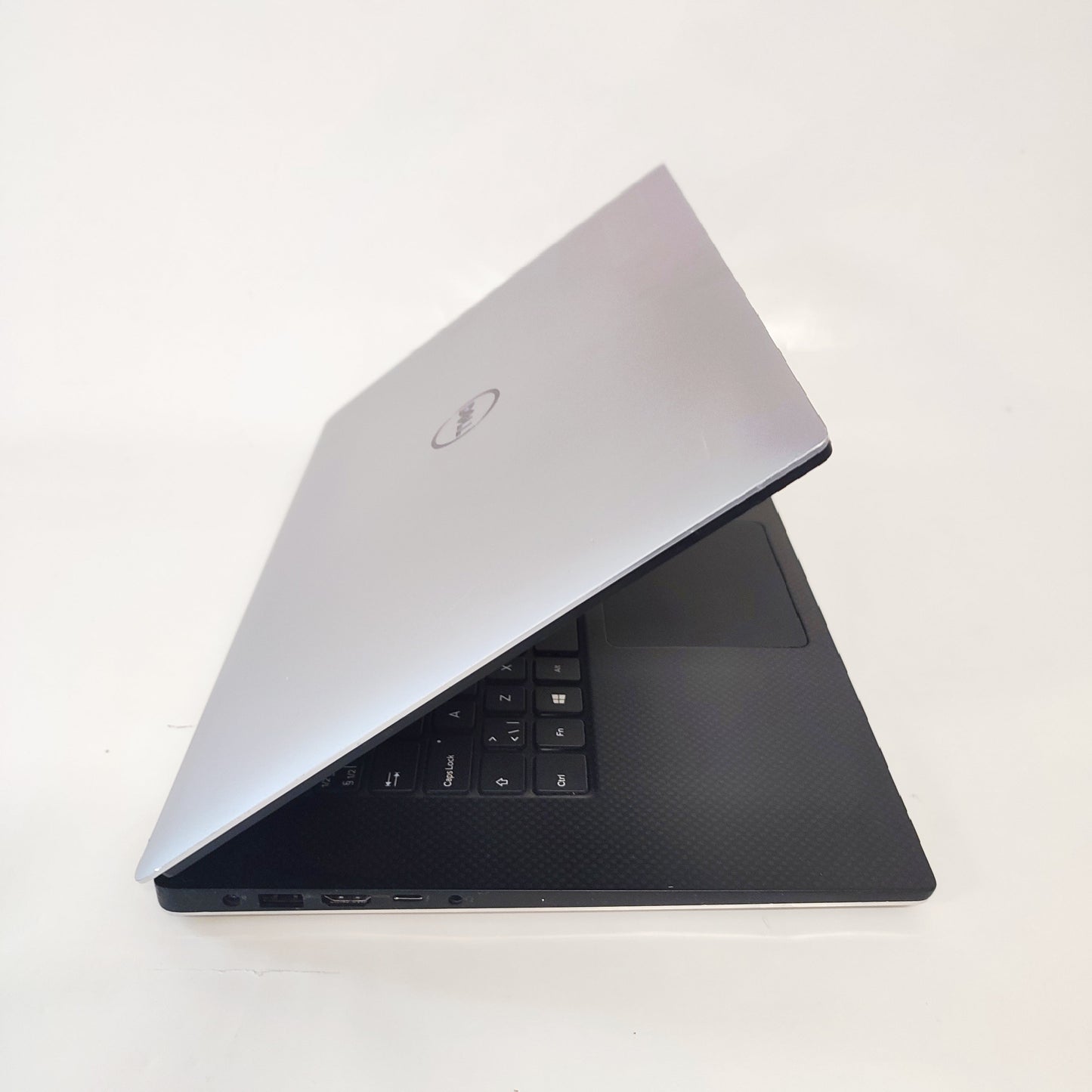 DELL Precision 5520 Touch/i7-6820HQ/16GB/256GB SSD/Nvidia Quadro M1200/15.6″ UHD 4K/ID: 28617