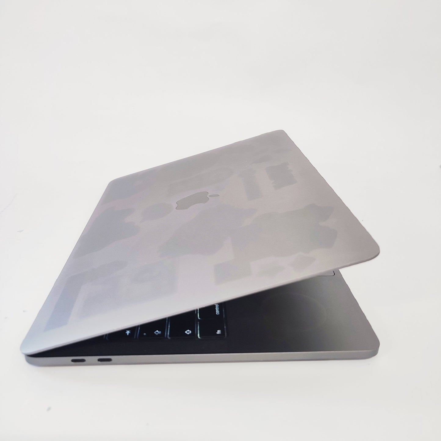 APPLE MacBook Pro A1989 (2018) Space Gray/i5-8259U/16GB/256GB SSD/Intel HD Graphics/13.3″ Retina/ID: 20434