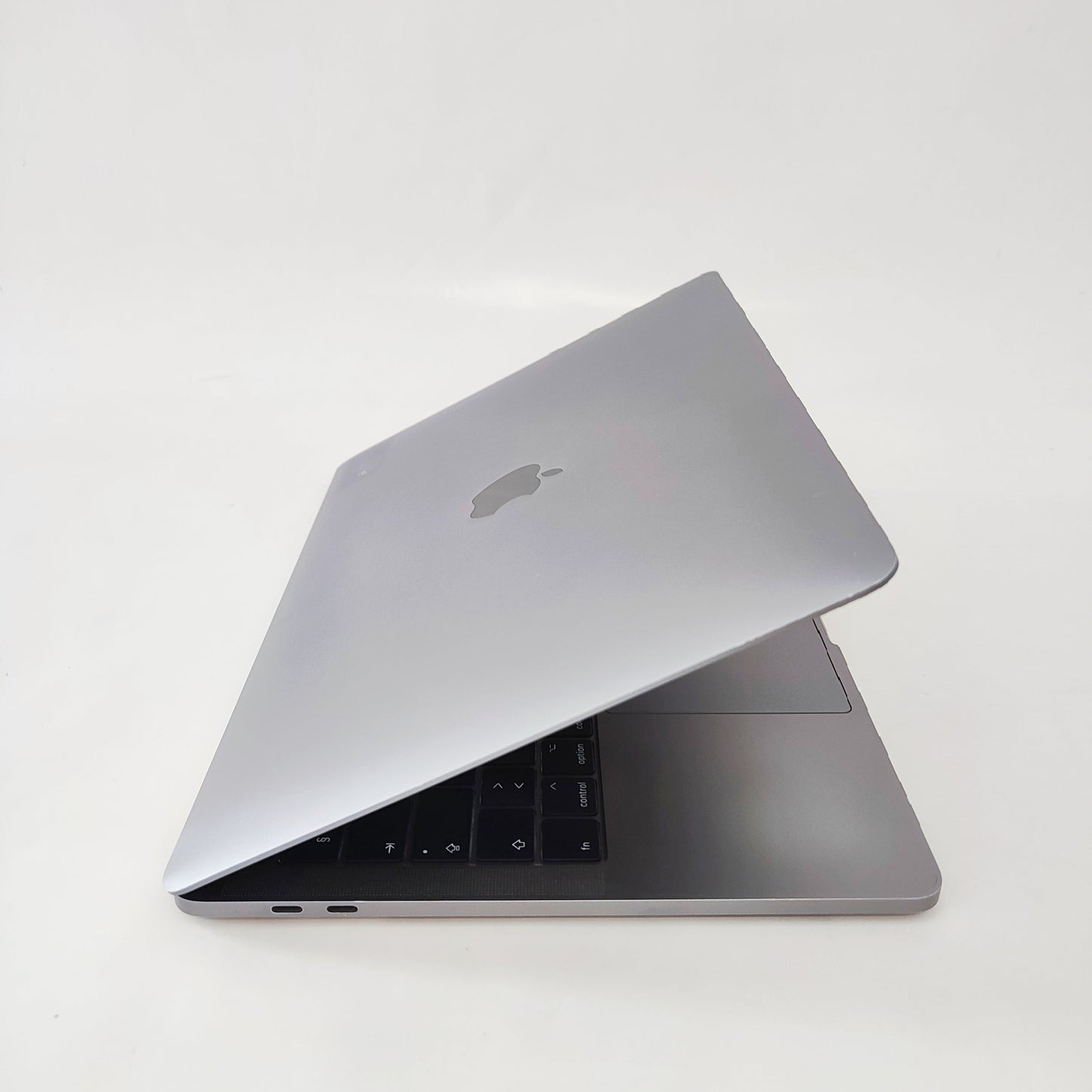 APPLE MacBook Pro A1989 (2018) Space Gray/i5-8259U/16GB/256GB SSD/Intel HD Graphics/13.3″ Retina/ID: 20434