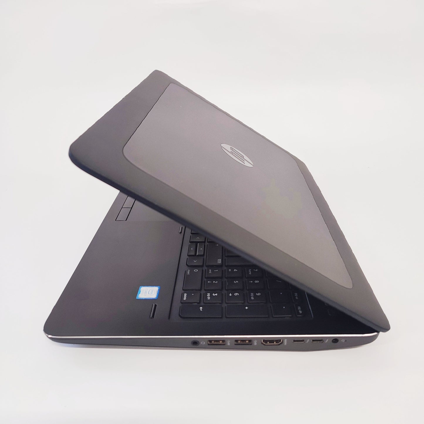 HP ZBook 15 G4/i7-7700HQ/32GB/1TB SSD/NVIDIA Quadro M2200/15.6″ FHD/ID: 21135