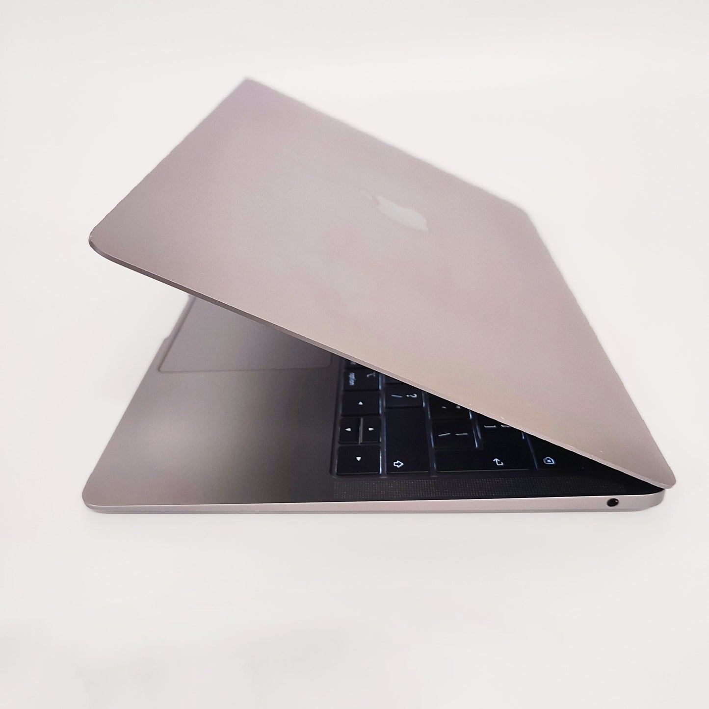 APPLE MacBook Air A1932 (2018)/i5-8210Y/8GB/256GB SSD/Intel HD Graphics/13.3″ Retina/ID: 22607