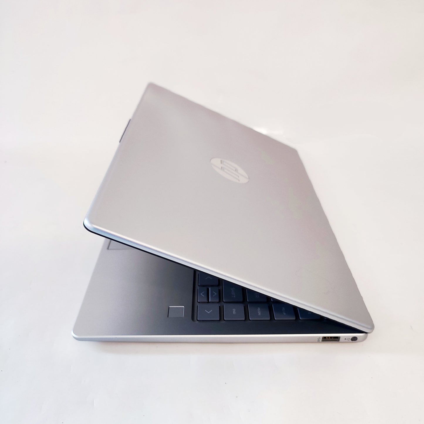 HP Pavilion 14-em0000/Ryzen 5-7530U/16GB/256GB SSD/AMD/14″ FHD/ID: 29701