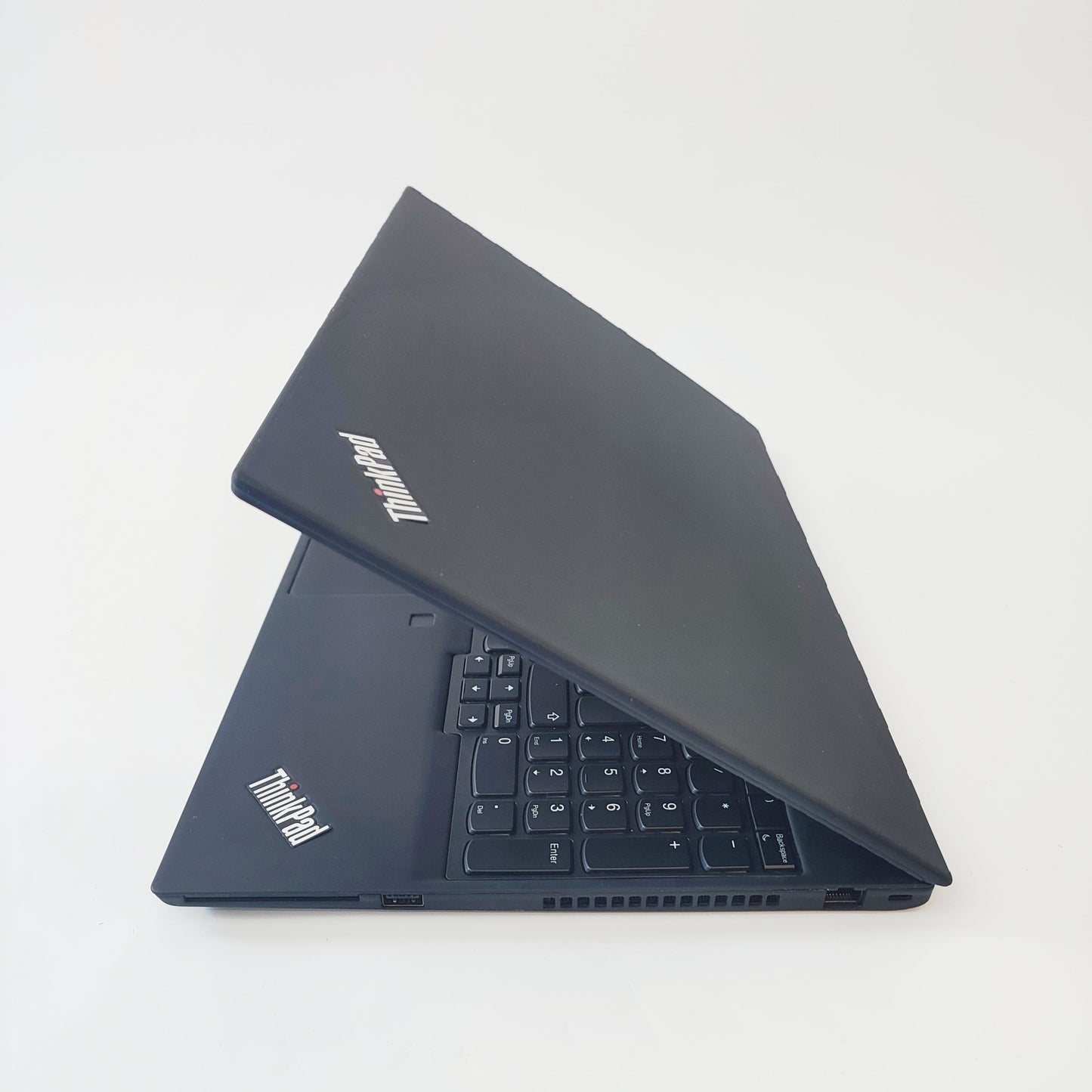 LENOVO ThinkPad T590 Touch/i7-8565U/16GB/256GB SSD/Nvidia GeForce MX250/15.6″ FHD/ID: 28753
