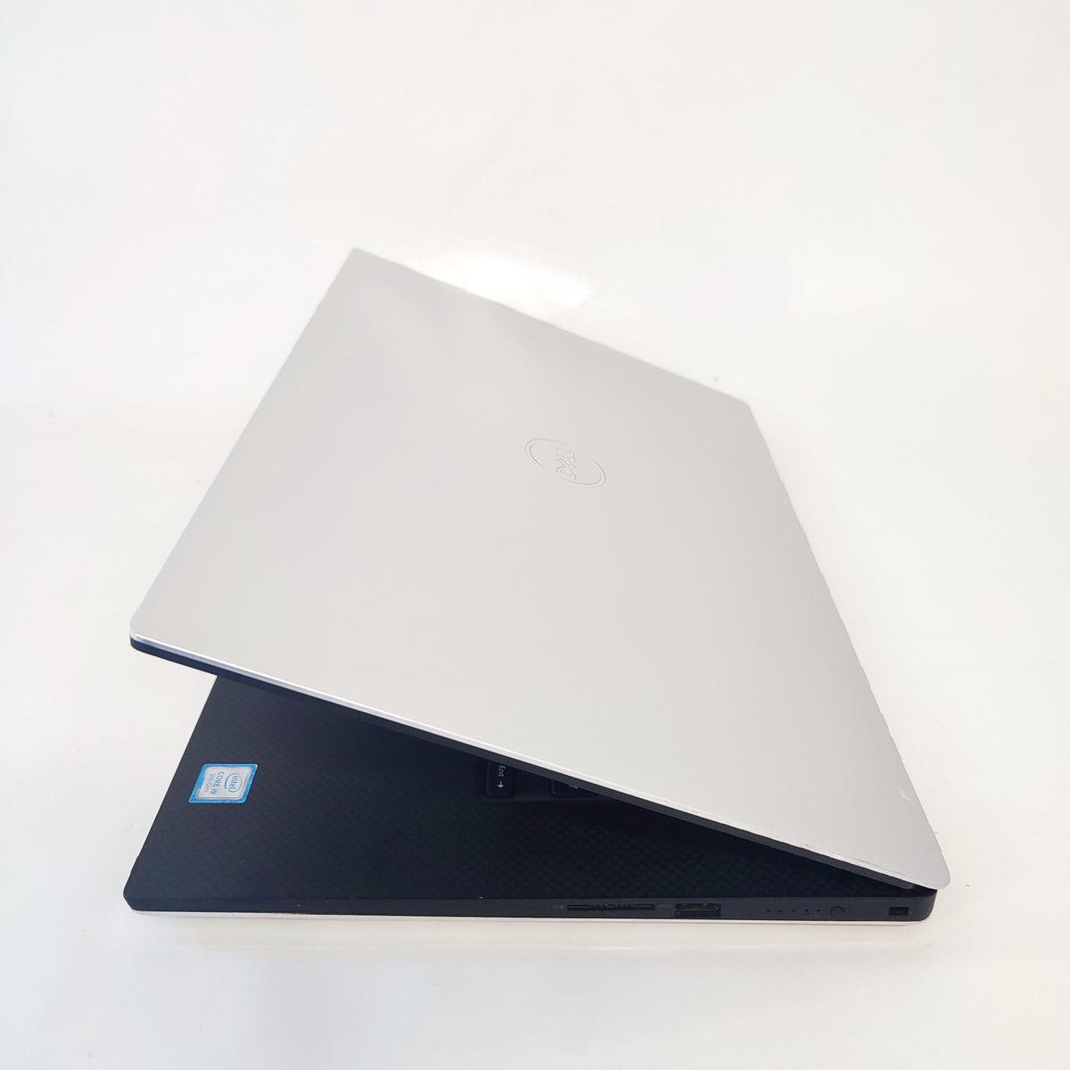 DELL XPS 15 7590 Touch/i9-9980HK/16GB/256GB SSD/NVIDIA GeForce GTX 1650/15.6″ UHD (4k)/ID: 30396