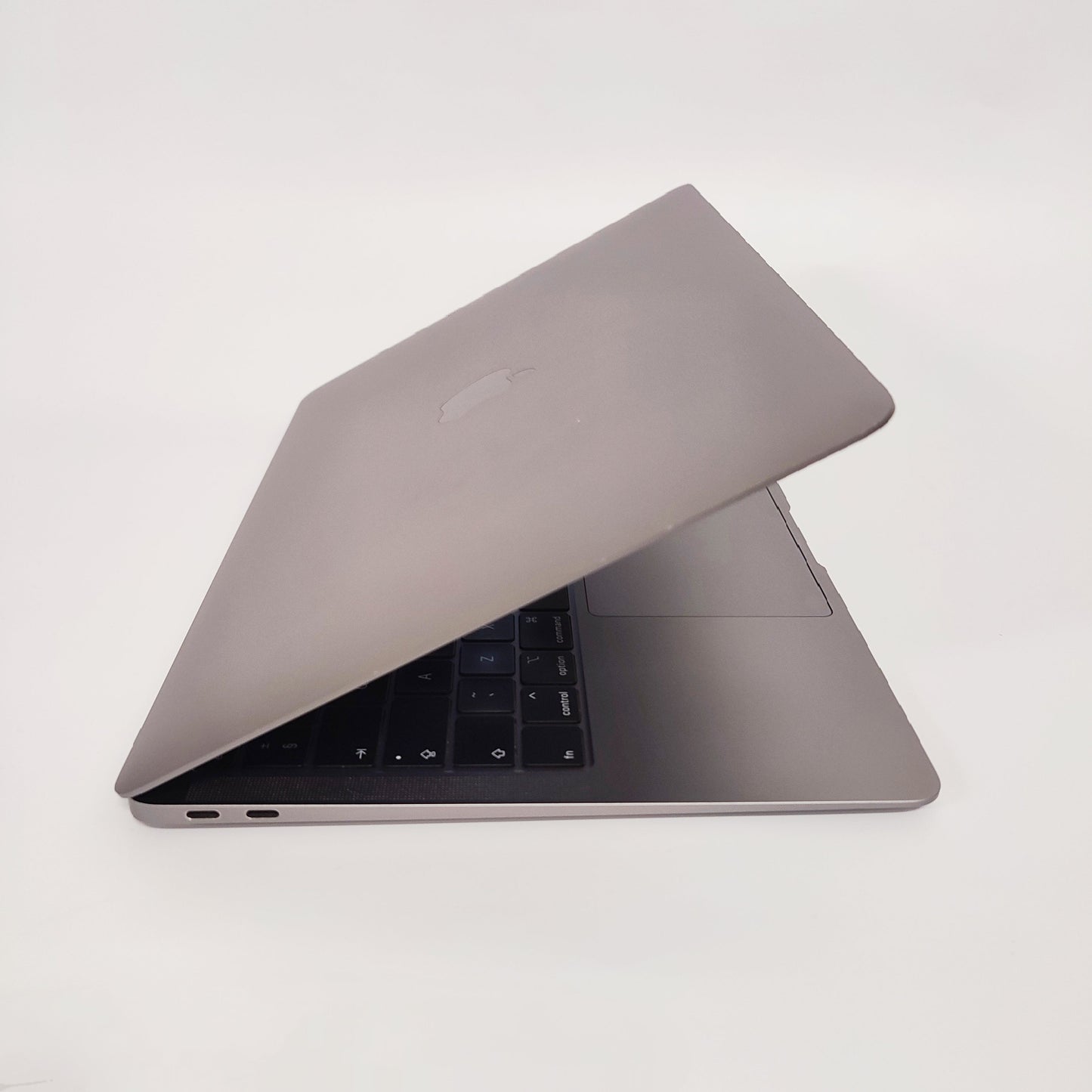 APPLE MacBook Air A1932 (2018)/i5-8210Y/8GB/256GB SSD/Intel HD Graphics/13.3″ Retina/ID: 22607