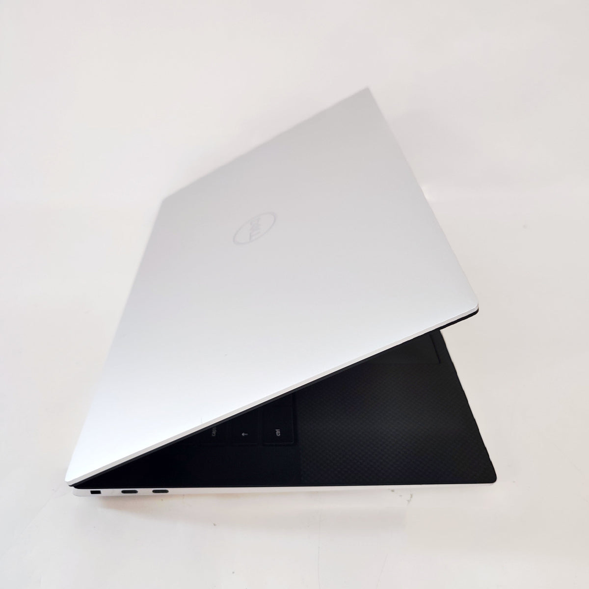 DELL XPS 15 9520 Touch/i7-12700H/16GB/500GB SSD/Nvidia GeForce RTX 3050/15.6″ UHD+/ID: 30402