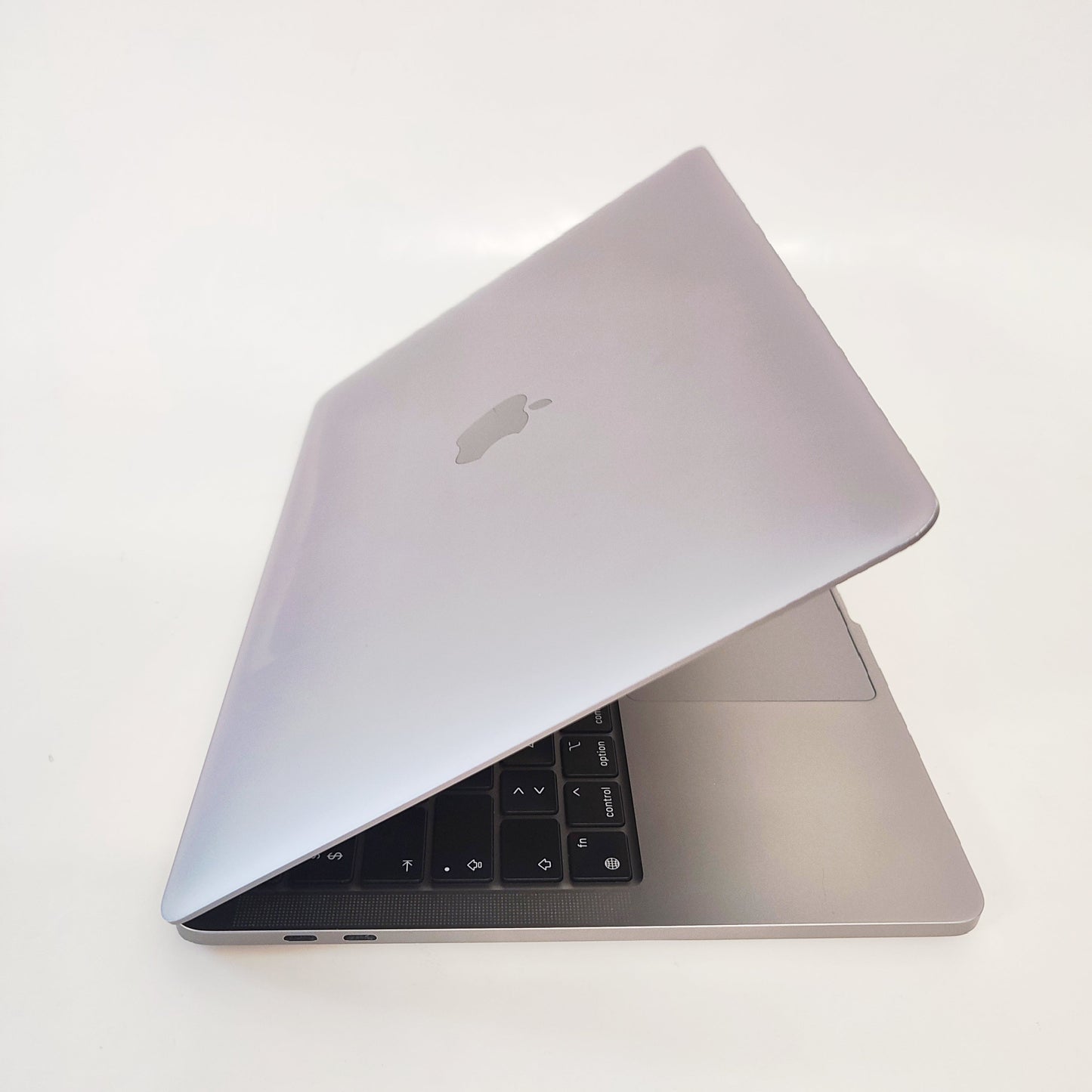 APPLE MacBook Pro A2338 (2020)Space Grey/M1/8GB/500GB SSD/13.3″ Retina/ID: 29094