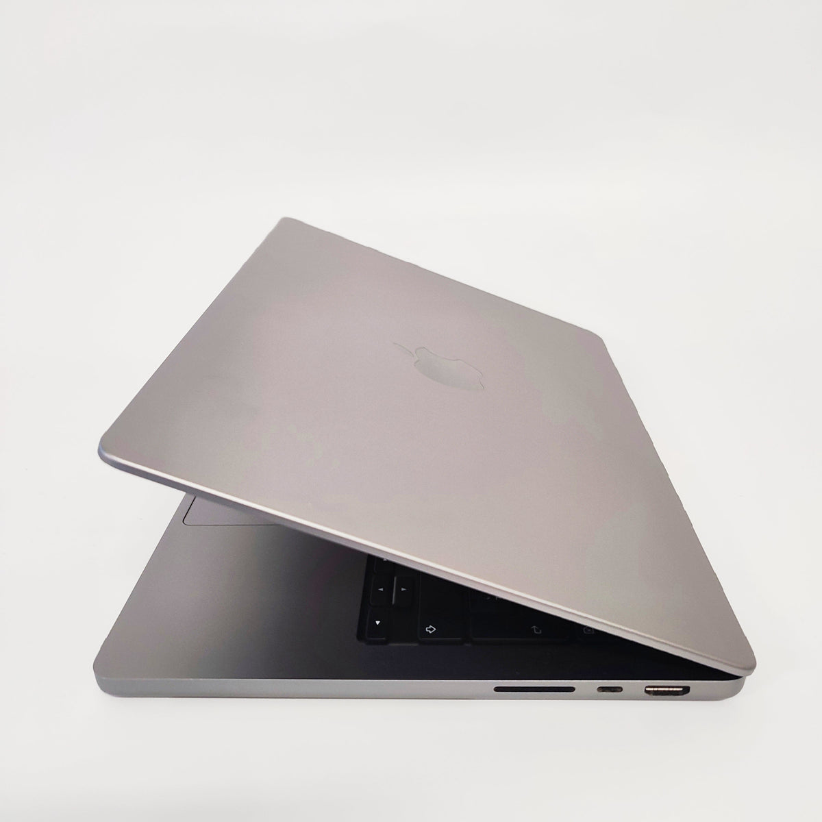 APPLE MacBook Pro A2442 (2021)/M1 Max/32GB/1TB SSD/Apple/14″ Retina/ID: 30420