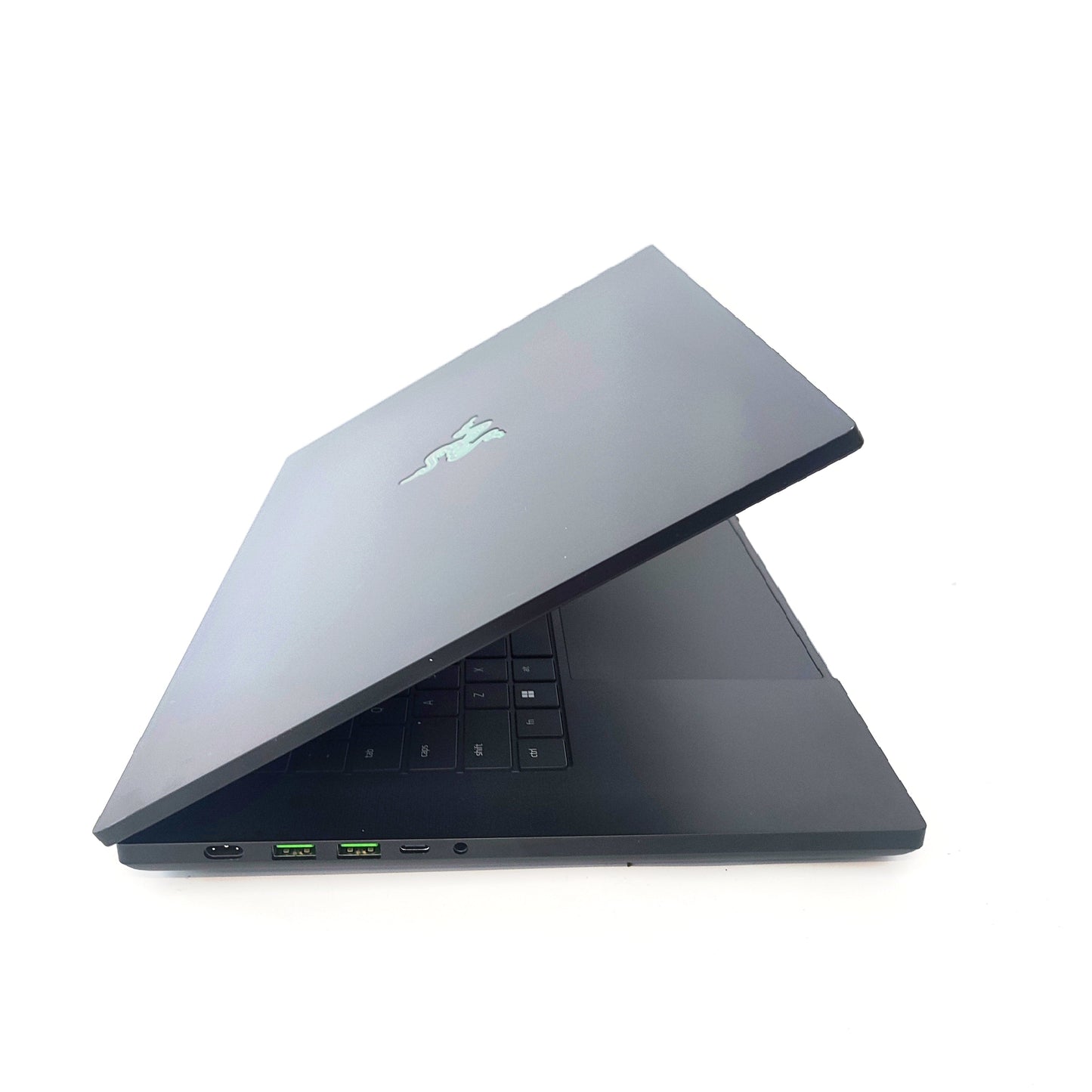 Razer 16 RZ09-0483/i9-13950HX/32GB/1TB SSD/Nvidia RTX 4080/16″ QHD+ 2k(+Dovana)/ID: 23070