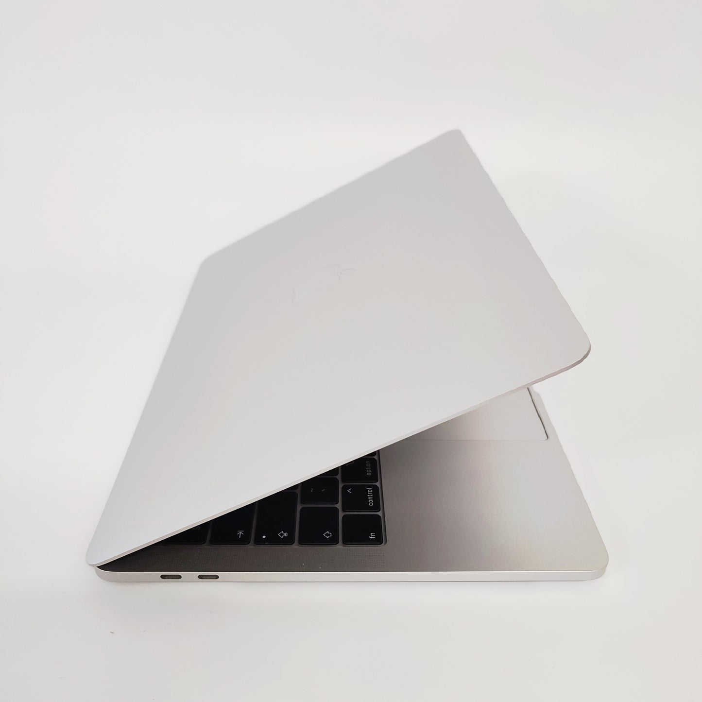 APPLE MacBook Pro A1989 (2018) sudrabs/i7-8559U/16GB/500GB SSD/Intel HD Graphics/13.3″ Retina/ID: 25079