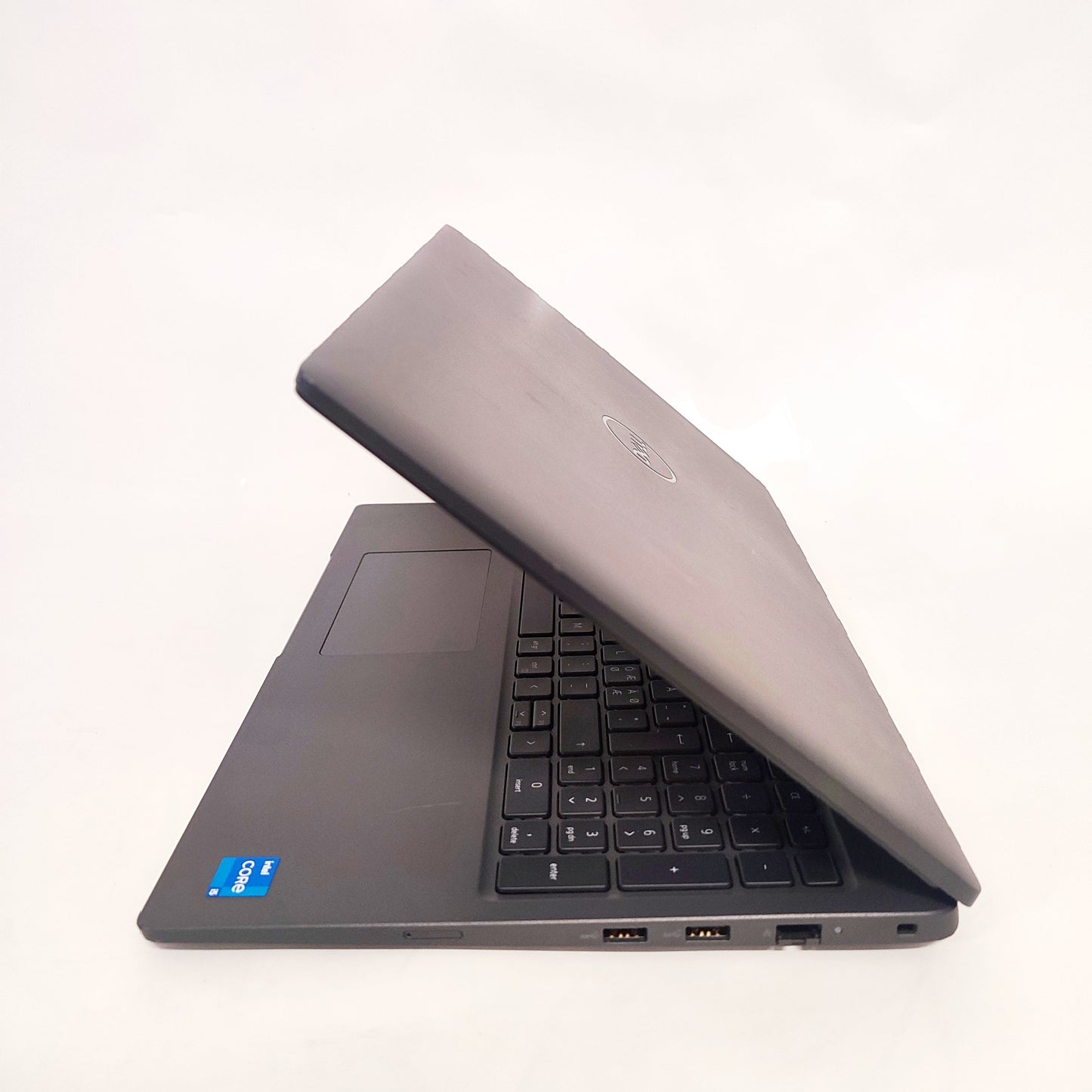 DELL Latitude 3540/i5-1335U/16GB/256GB SSD/Intel Iris/15.6″ FHD/ID: 30104