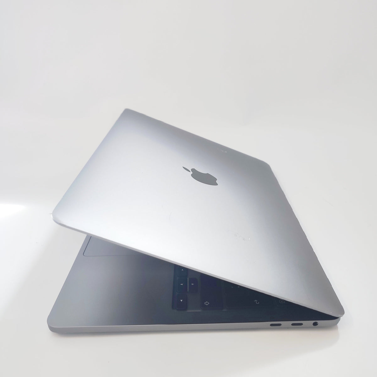 APPLE MacBook Pro A2251 (2020) Space Grey/i5-1038NG7/16GB/1TB SSD/Intel Iris/13.3″ Retina/ID: 26838