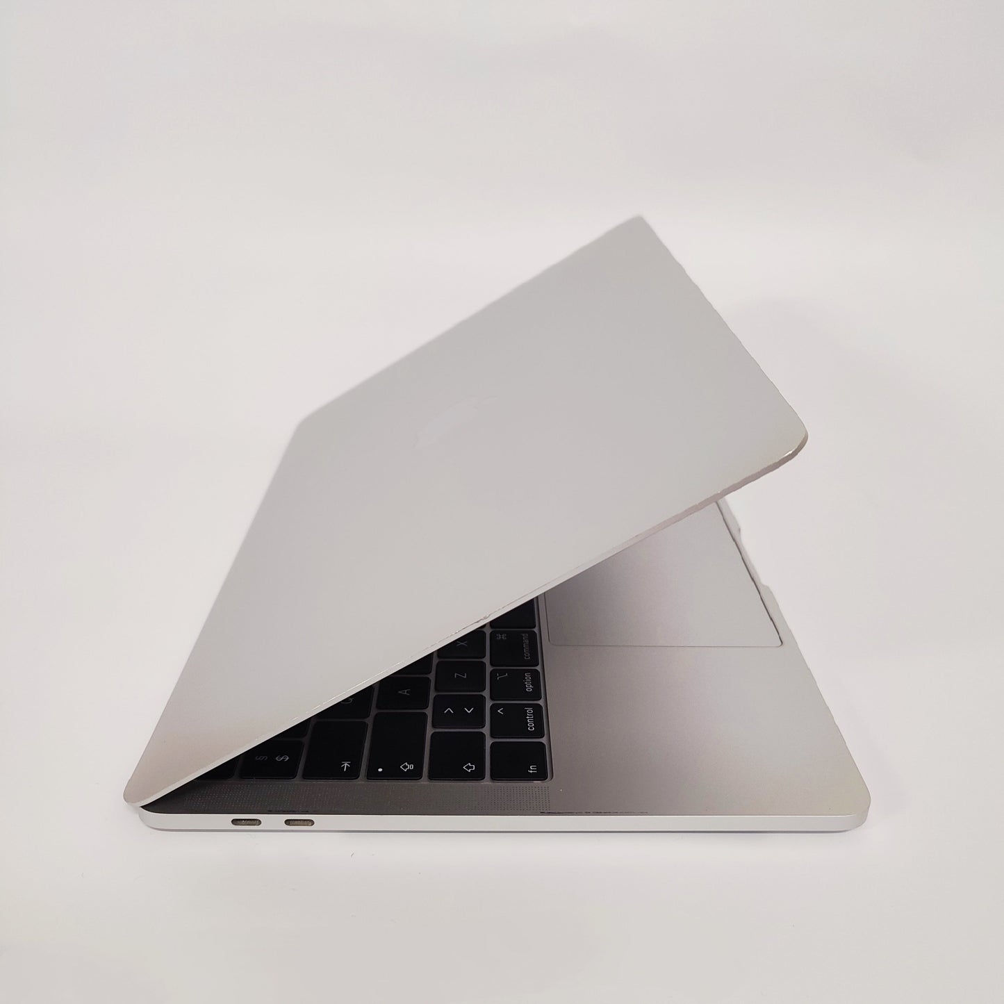 APPLE MacBook Pro A1989 (2018) sudrabs/i5-8259U/16GB/500GB SSD/Intel HD Graphics/13.3″ Retina/ID: 25245
