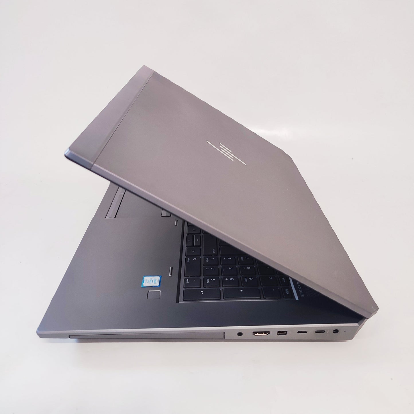HP ZBook 17 G5/i7-8850H/16GB/256GB SSD/NVIDIA Quadro P1000/17.3″ HD+/ID: 28463
