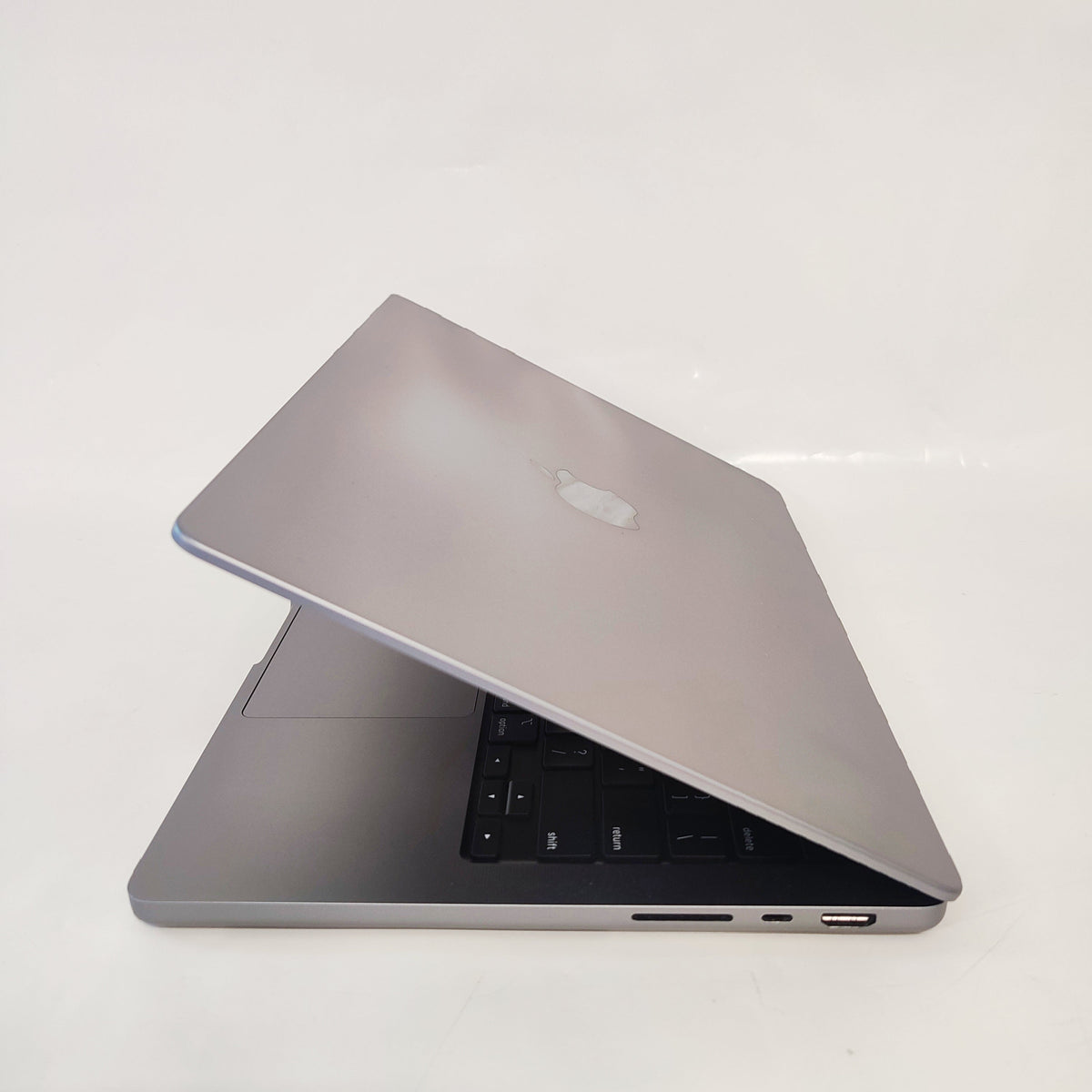 APPLE MacBook A2779 (2023)/M2-Max/32GB/1TB SSD/Apple/14″ Retina/ID: 30412