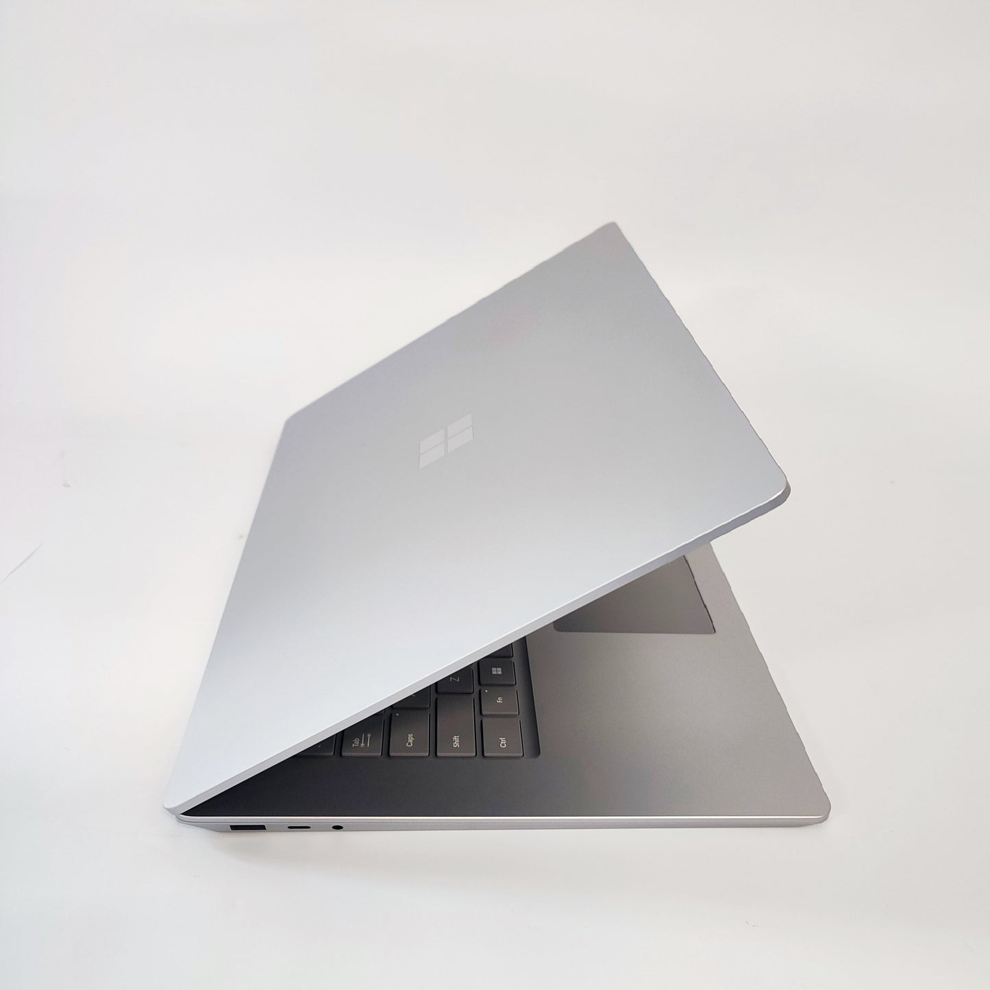 Microsoft Surface Laptop 5/i7-1255U/8GB/256GB SSD/Intel HD Graphics/15″ QHD (2K)/ID: 18807