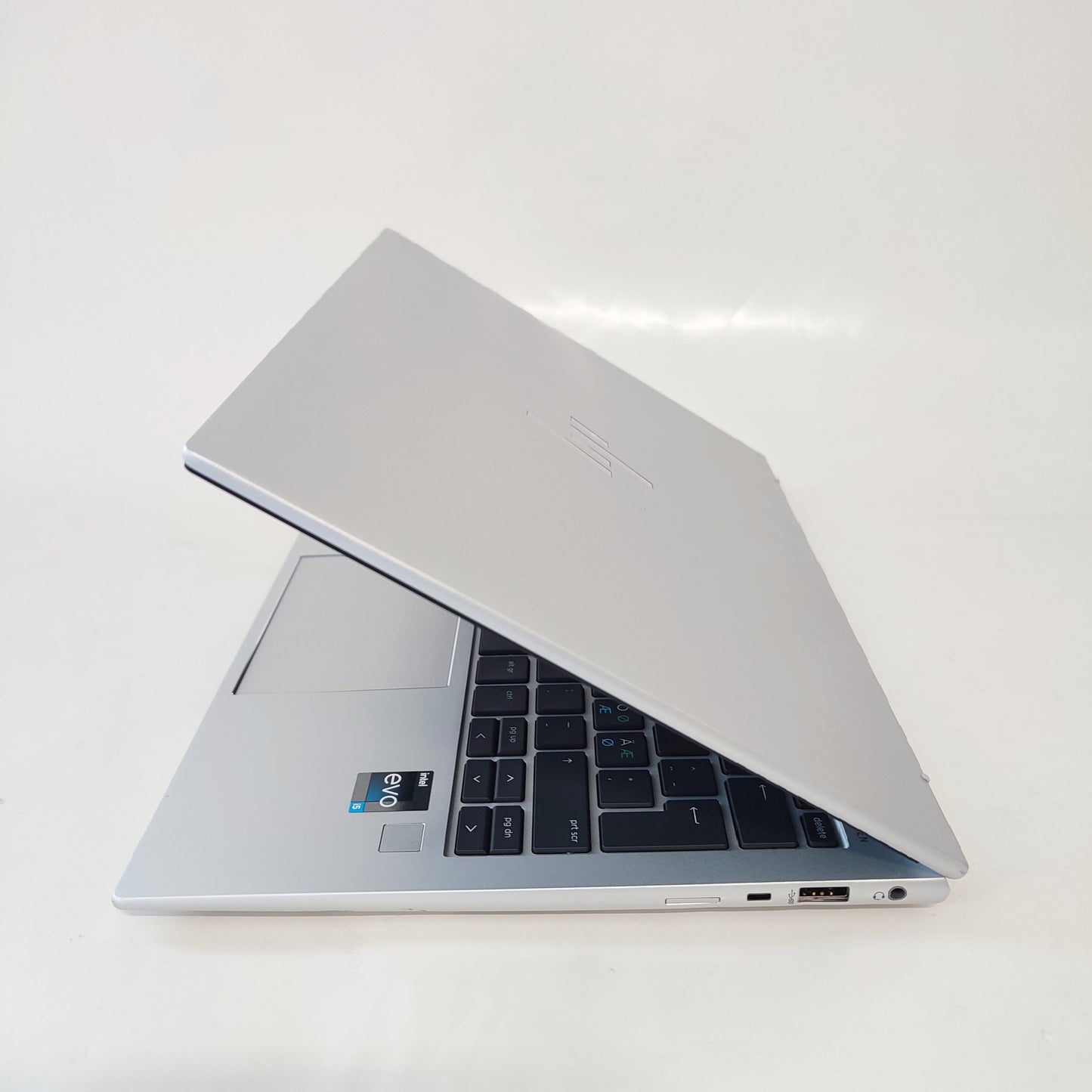 HP EliteBook 830 G10/i5-1335U/16GB/256GB SSD/Intel HD Graphics/13.3″ FHD/ID: 28658