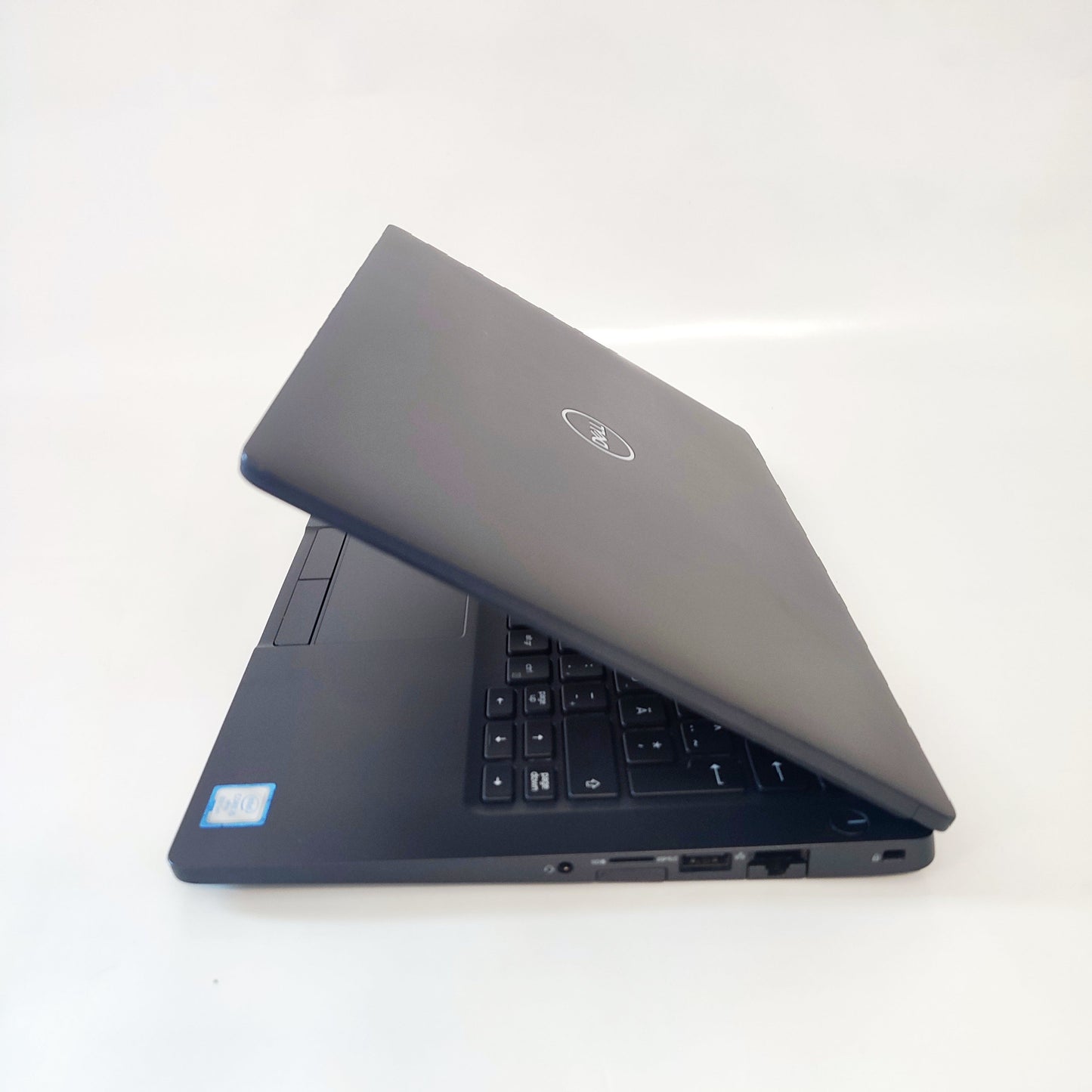 DELL Latitude 5300 Touch/i5-8365U/16GB/256GB SSD/Intel HD Graphics/13.3″ FHD/ID: 29699