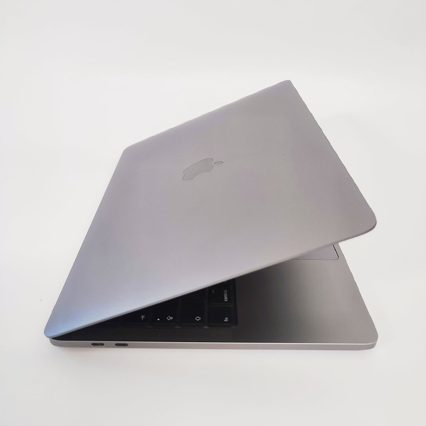 APPLE MacBook Pro A2289 (2020) «Серый космос»/i7-8557U/8 ГБ/256 ГБ SSD/Intel/13,3″ Retina/ID: 27844