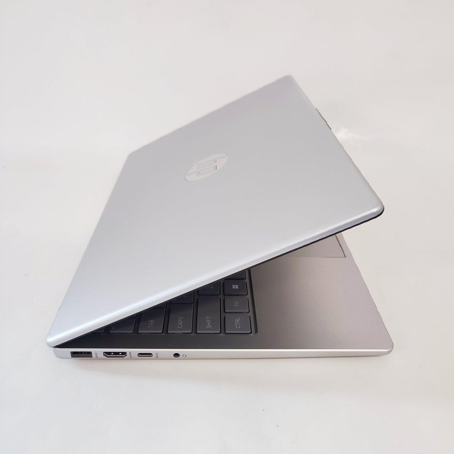 HP Pavilion 14-em0000/Ryzen 5-7530U/16GB/256GB SSD/AMD/14″ FHD/ID: 29701