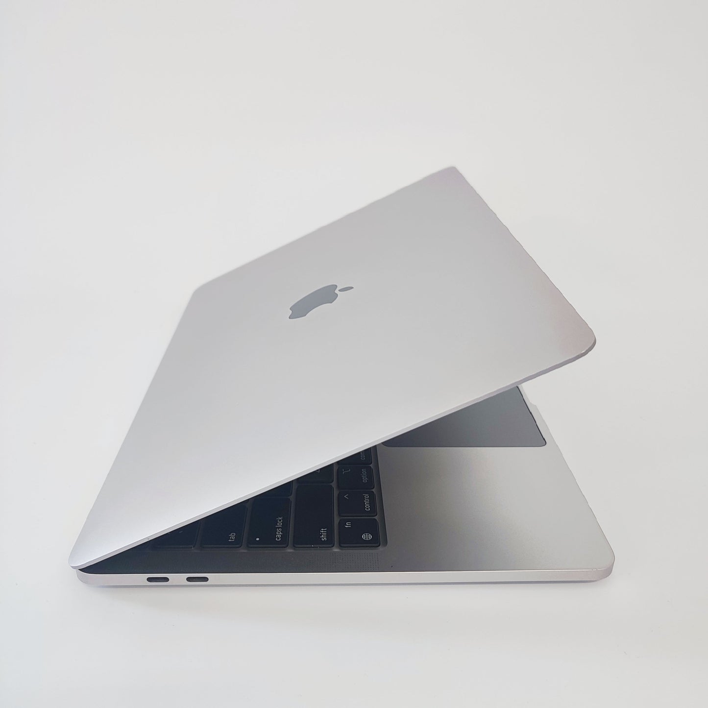 APPLE MacBook Pro A2338 (2020) Kosmosa pelēks/M1/16GB/256GB SSD/Apple/13.3″ Retina/ID: 29108